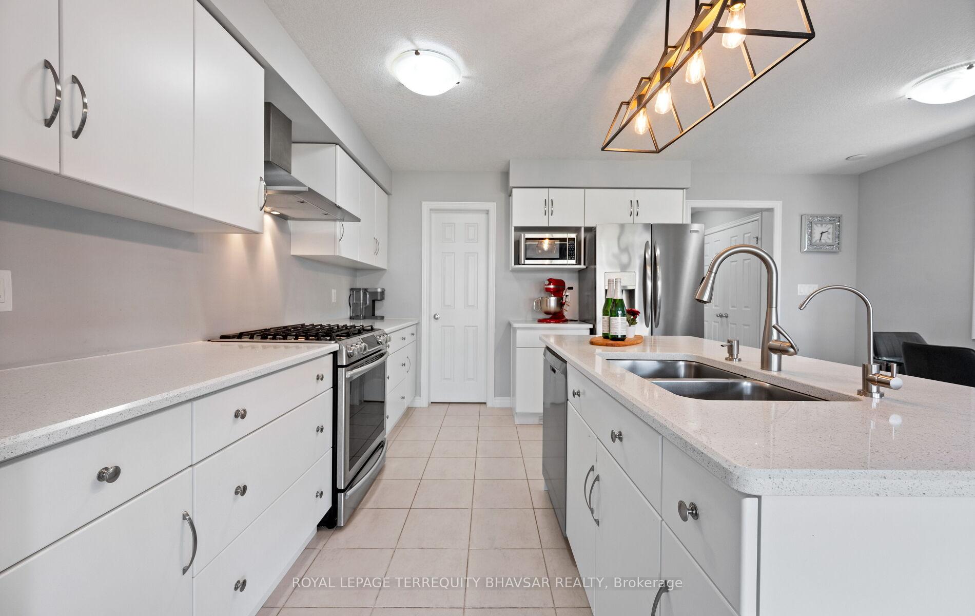 Photo 17 of 116 John Brabson Crescent, Guelph, Kortright East — HOMEH