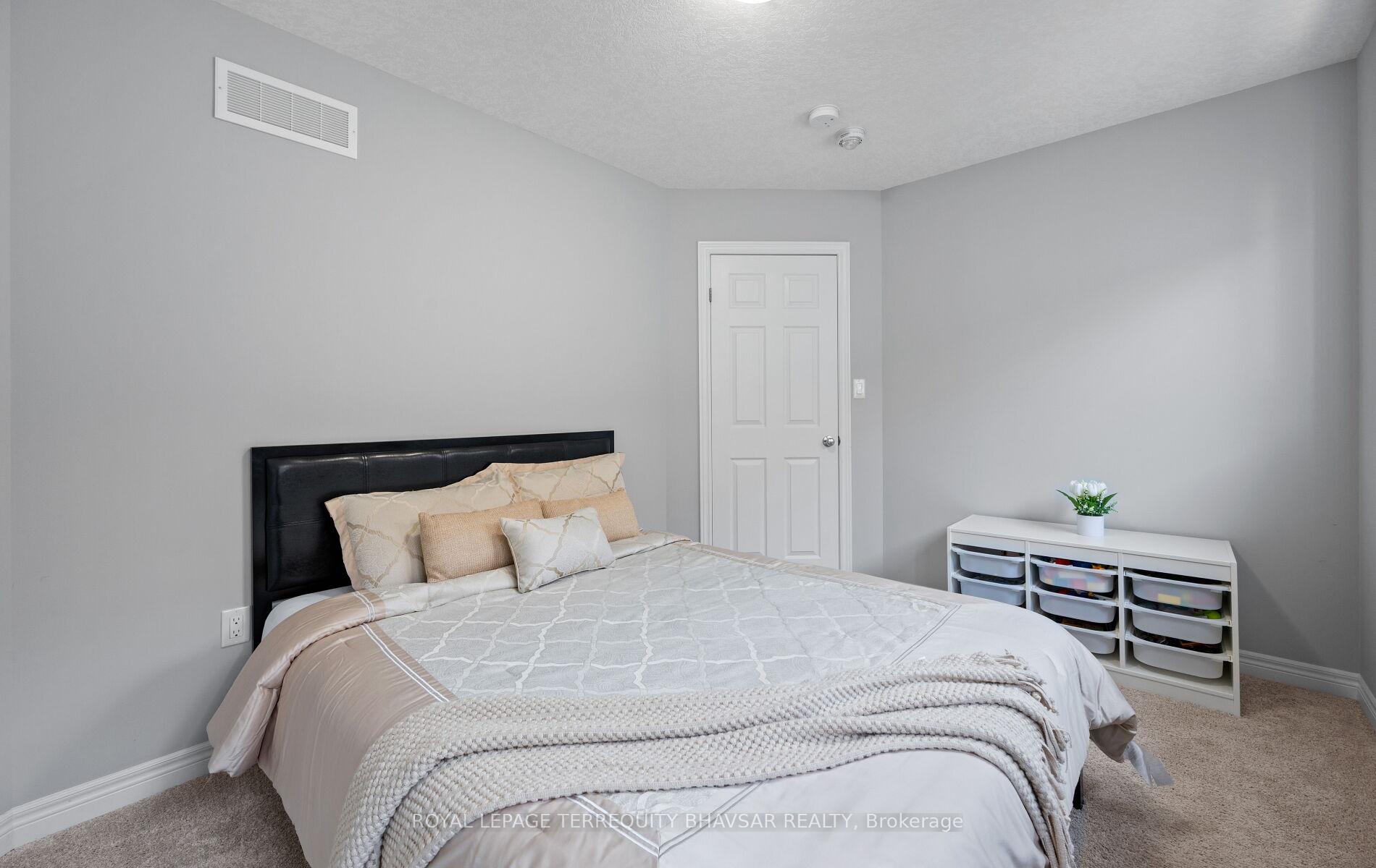 Photo 35 of 116 John Brabson Crescent, Guelph, Kortright East — HOMEH