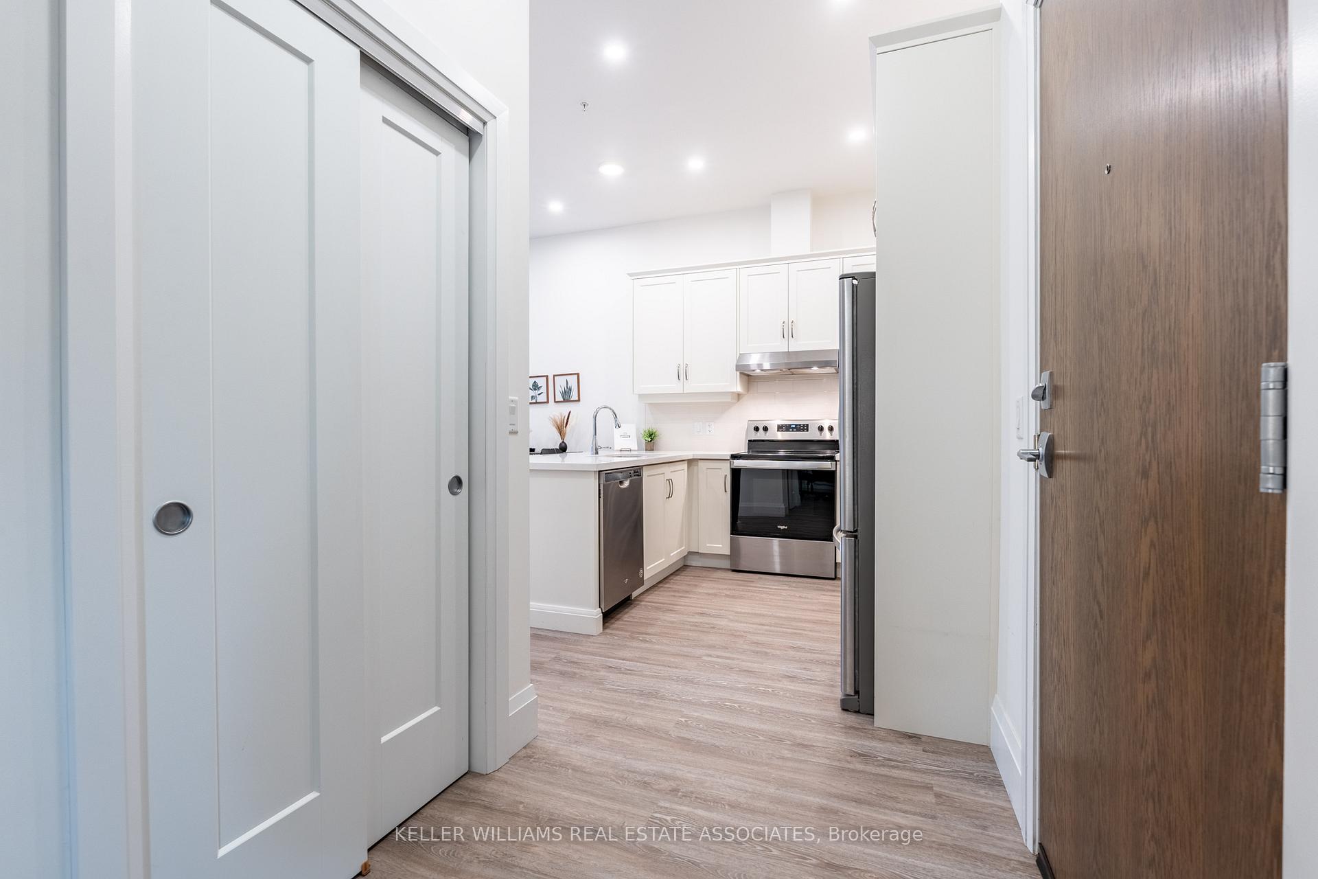Photo 3 of Unit 109, 30 Hamilton Street S, Hamilton, Waterdown — HOMEH