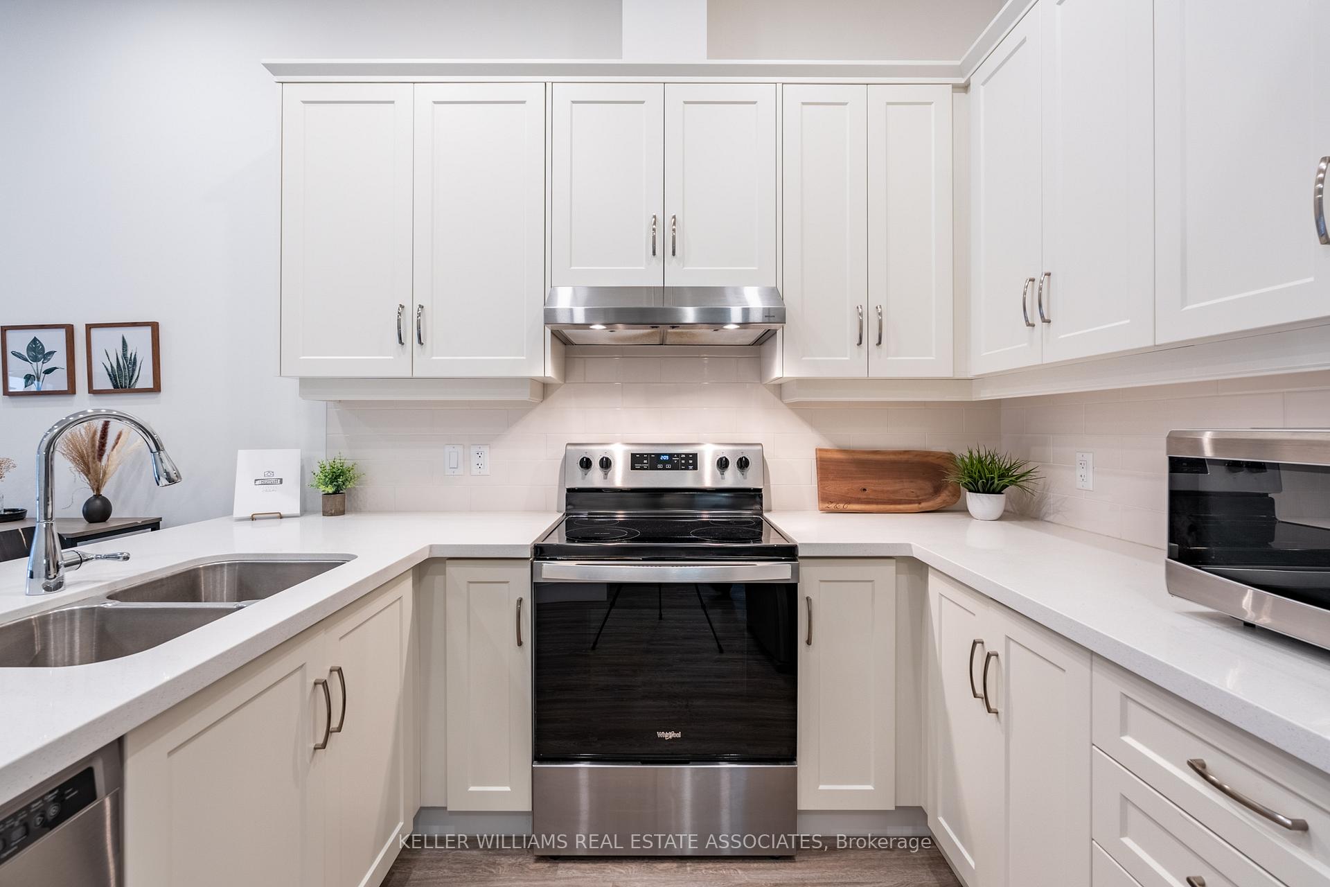 Photo 2 of Unit 109, 30 Hamilton Street S, Hamilton, Waterdown — HOMEH