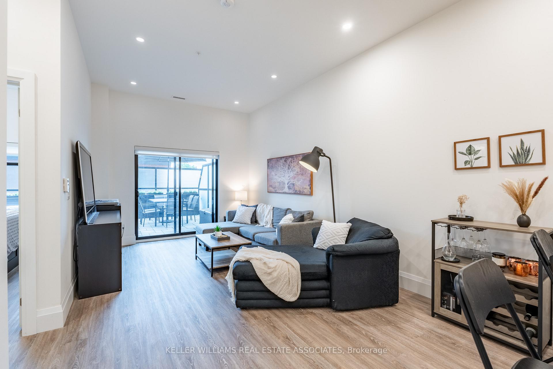 Photo 6 of Unit 109, 30 Hamilton Street S, Hamilton, Waterdown — HOMEH