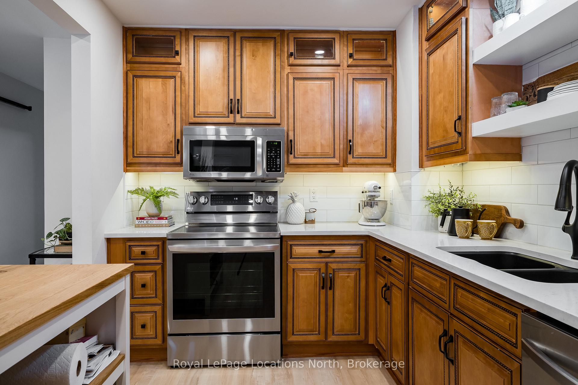 Photo 5 of 605 Tenth Street, Collingwood — HOMEH
