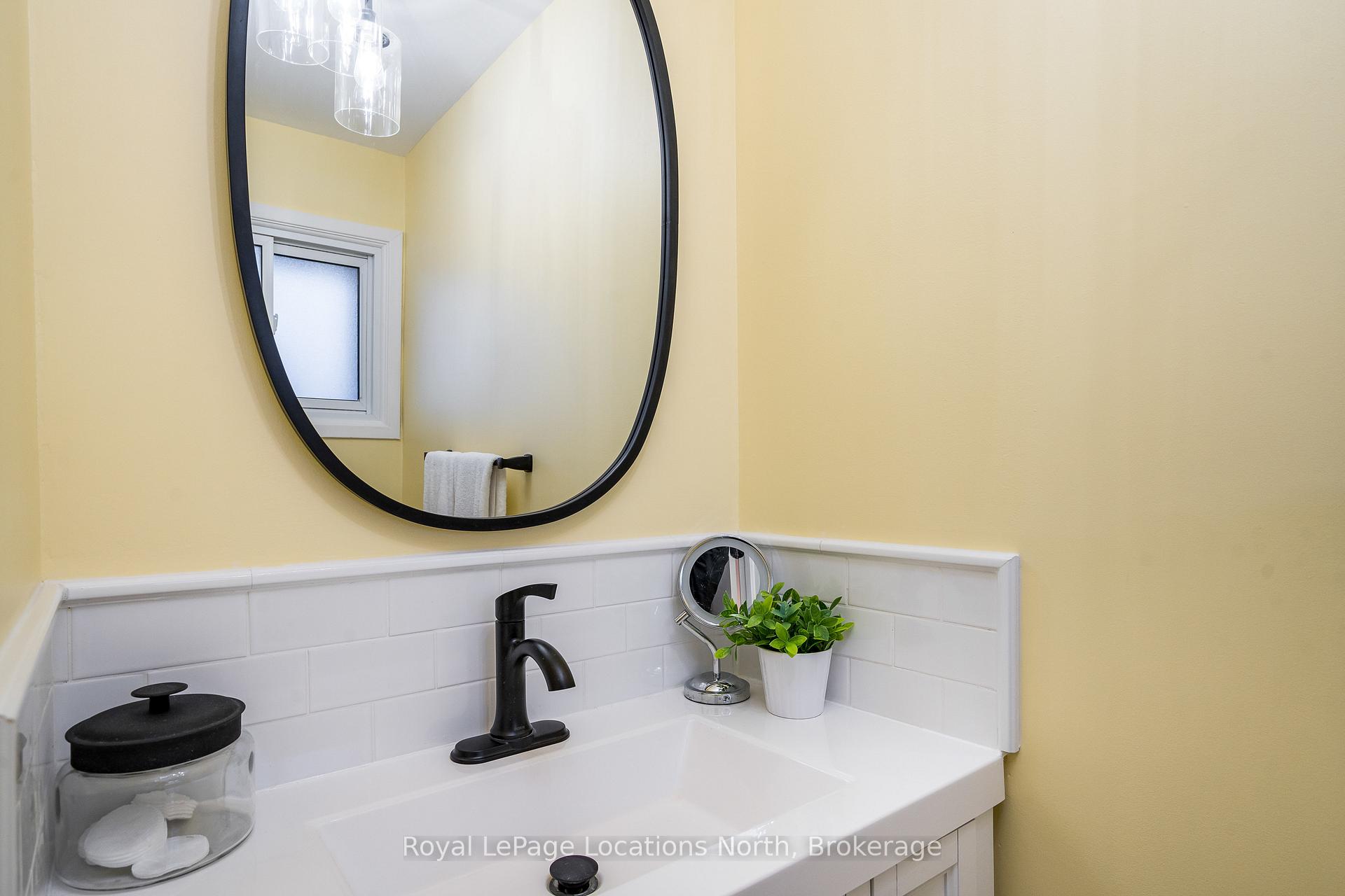 Photo 10 of 605 Tenth Street, Collingwood — HOMEH