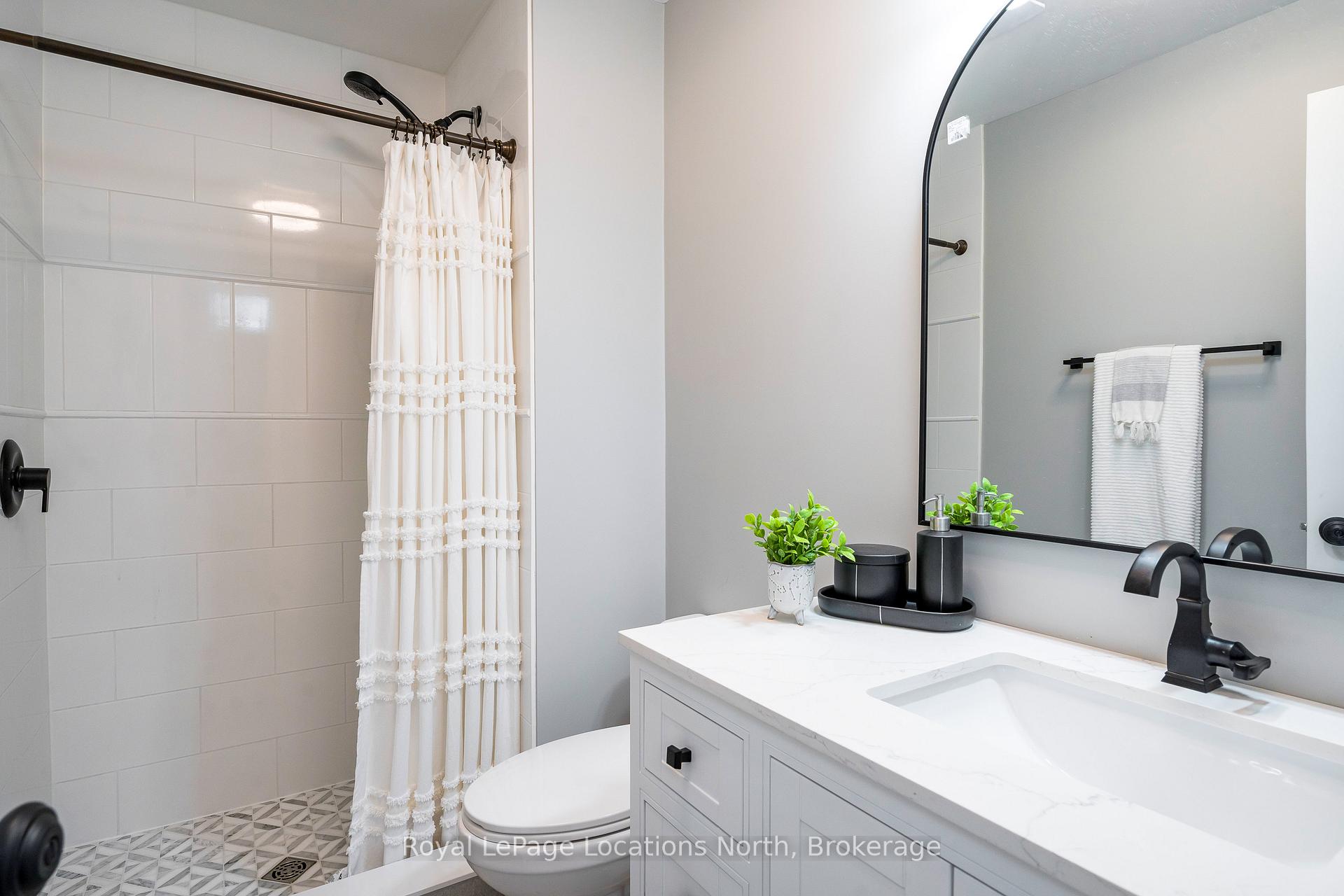 Photo 11 of 605 Tenth Street, Collingwood — HOMEH