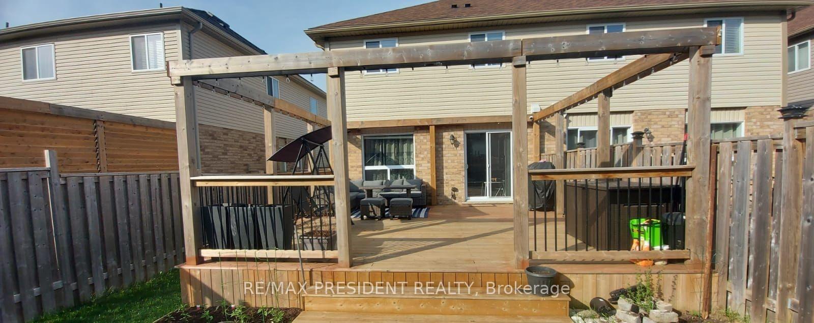 Photo 4 of 27 Oakes Crescent, Guelph, Grange Road — HOMEH