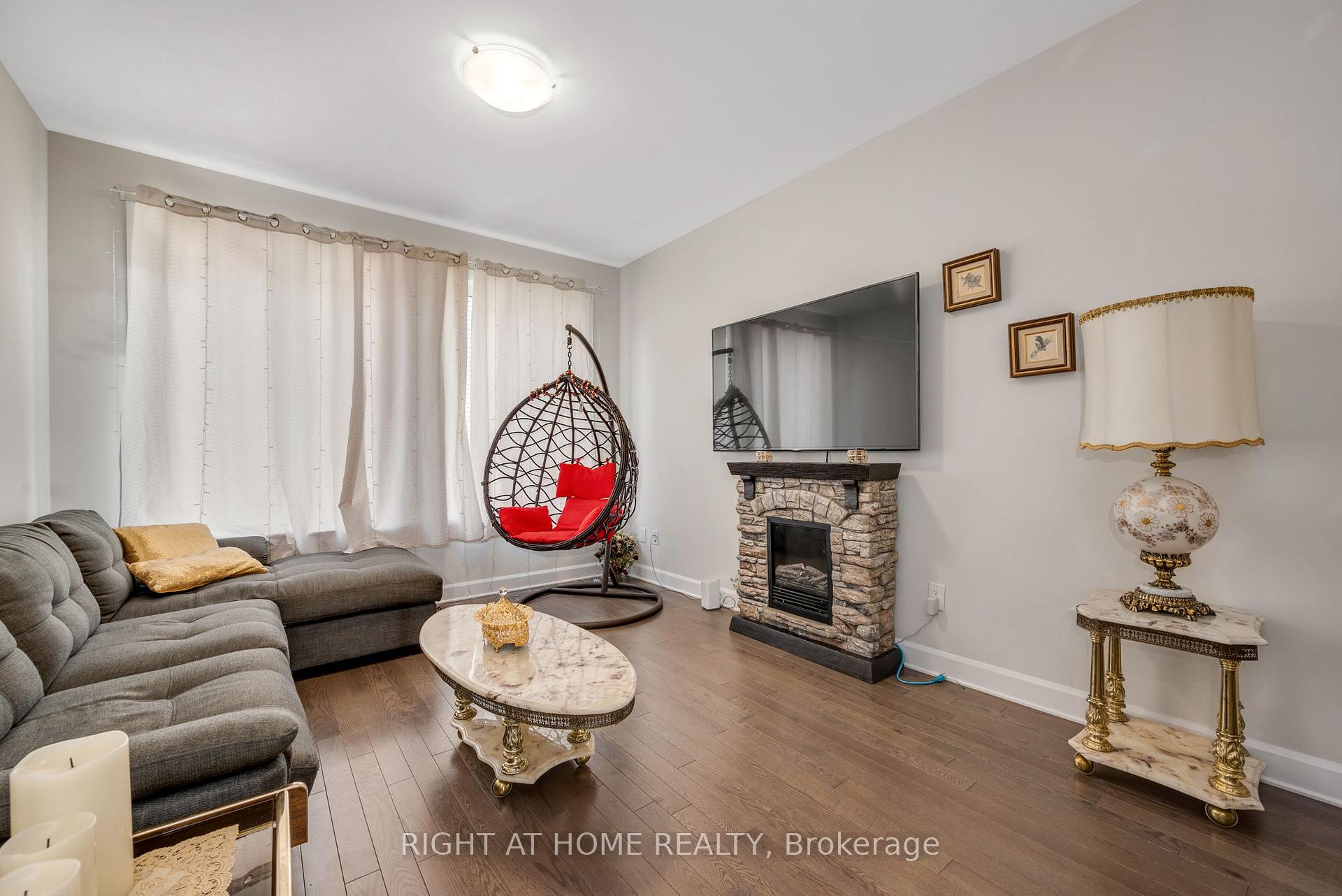 Photo 4 of 337 Barrett Farm Drive, Ottawa, Blossom Park/Kemp Park/Findlay Creek — HOMEH