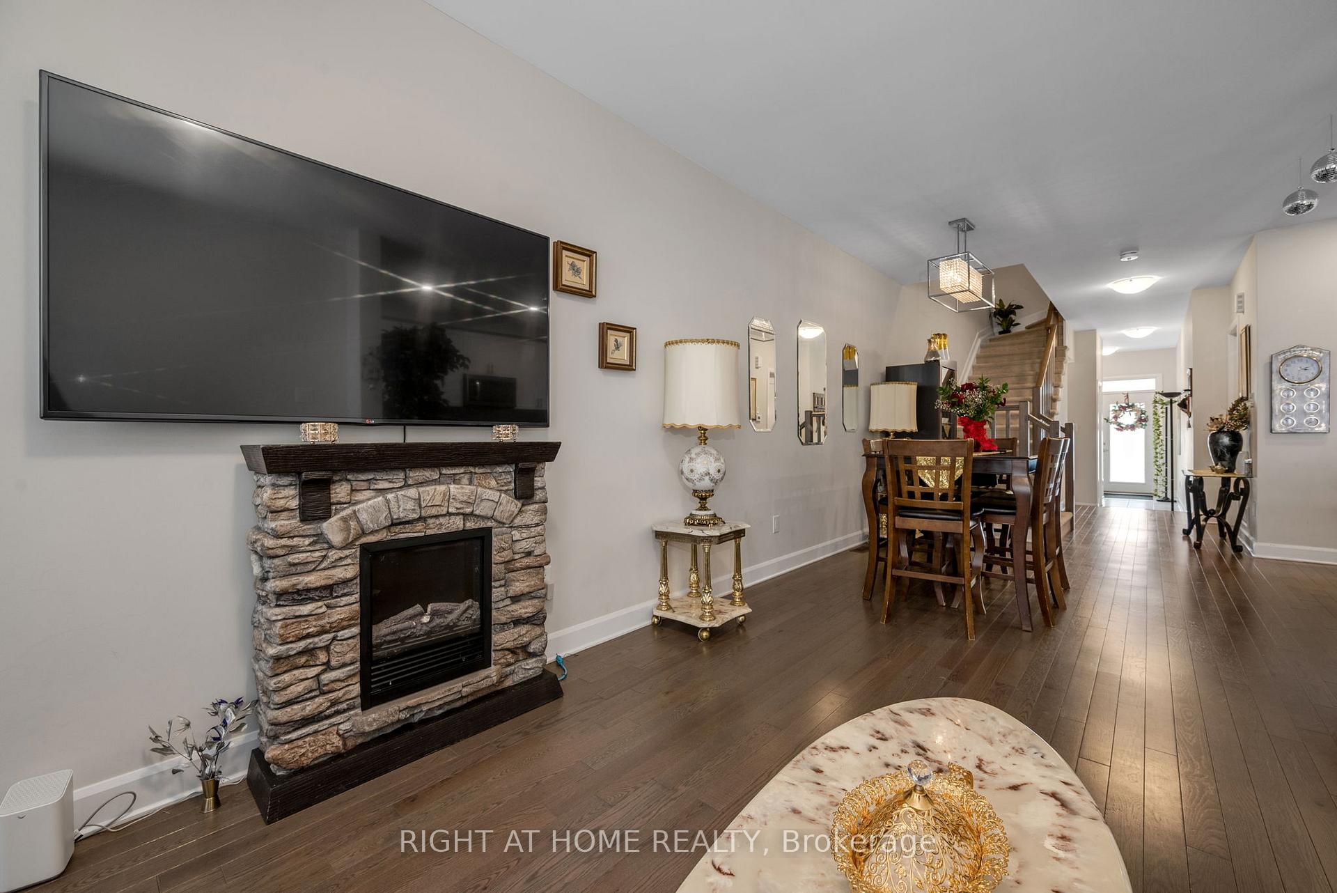 Photo 6 of 337 Barrett Farm Drive, Ottawa, Blossom Park/Kemp Park/Findlay Creek — HOMEH