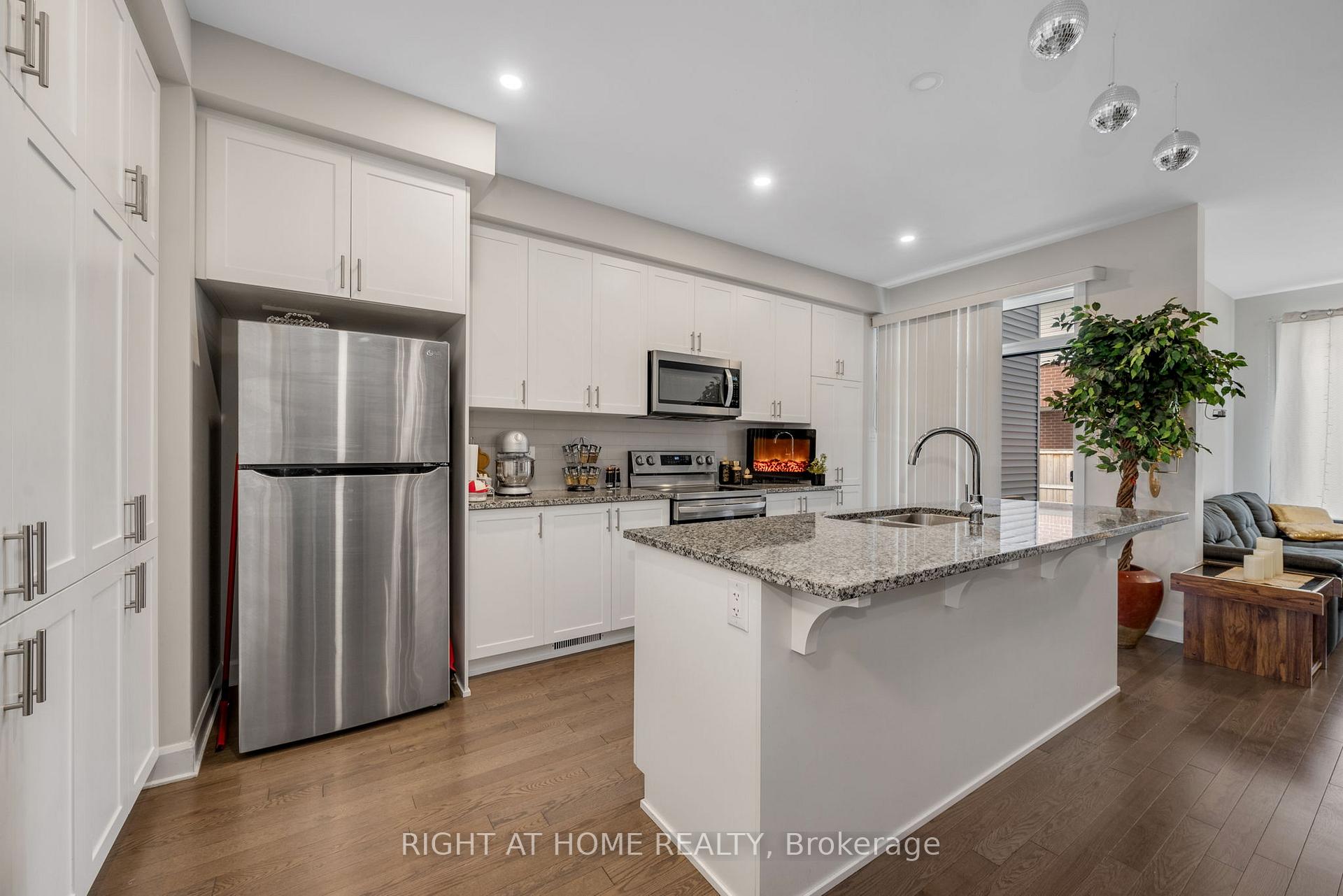 Photo 7 of 337 Barrett Farm Drive, Ottawa, Blossom Park/Kemp Park/Findlay Creek — HOMEH