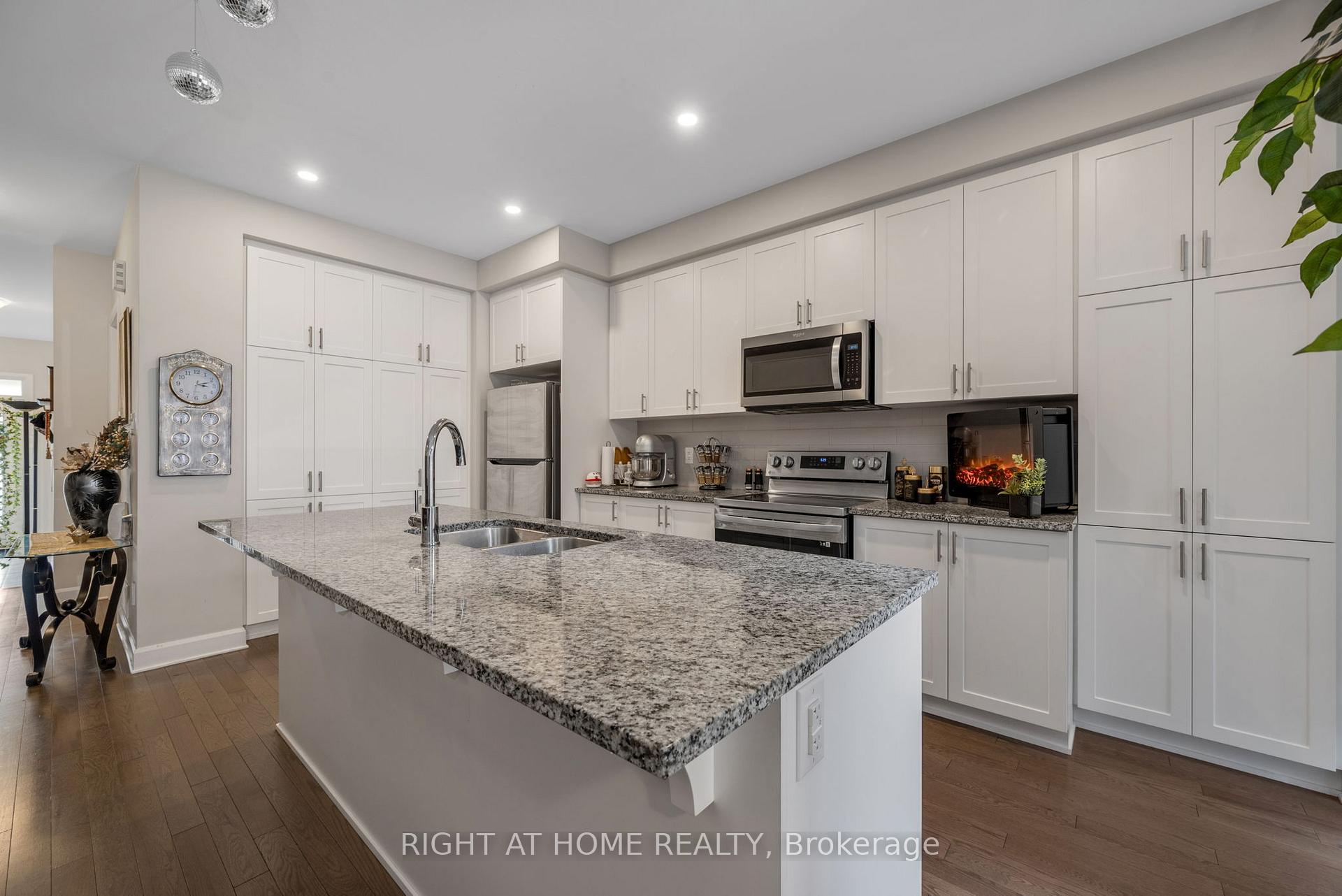 Photo 9 of 337 Barrett Farm Drive, Ottawa, Blossom Park/Kemp Park/Findlay Creek — HOMEH