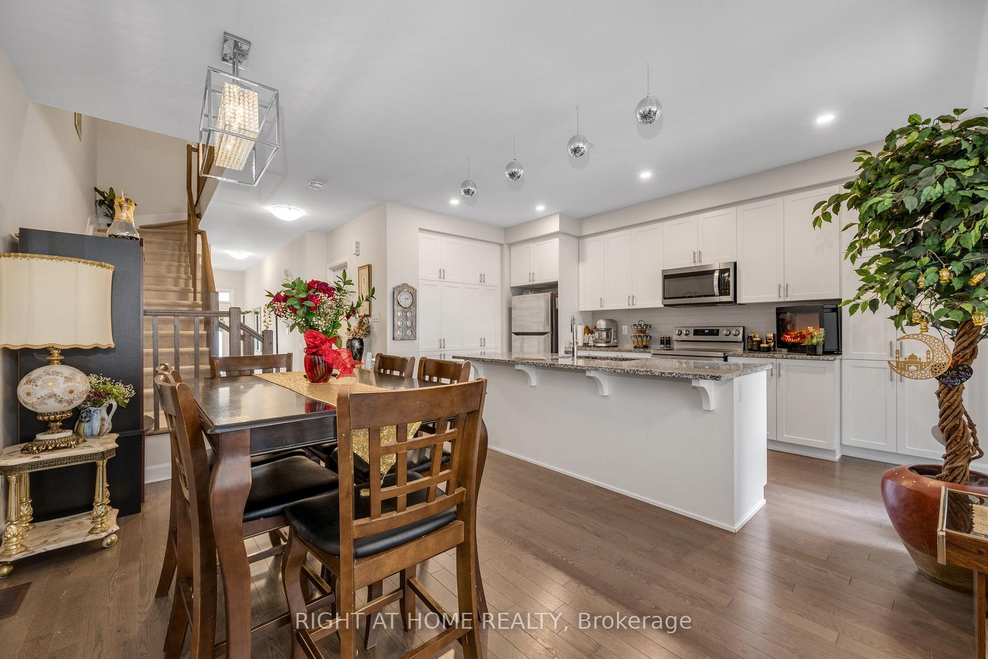 Photo 12 of 337 Barrett Farm Drive, Ottawa, Blossom Park/Kemp Park/Findlay Creek — HOMEH