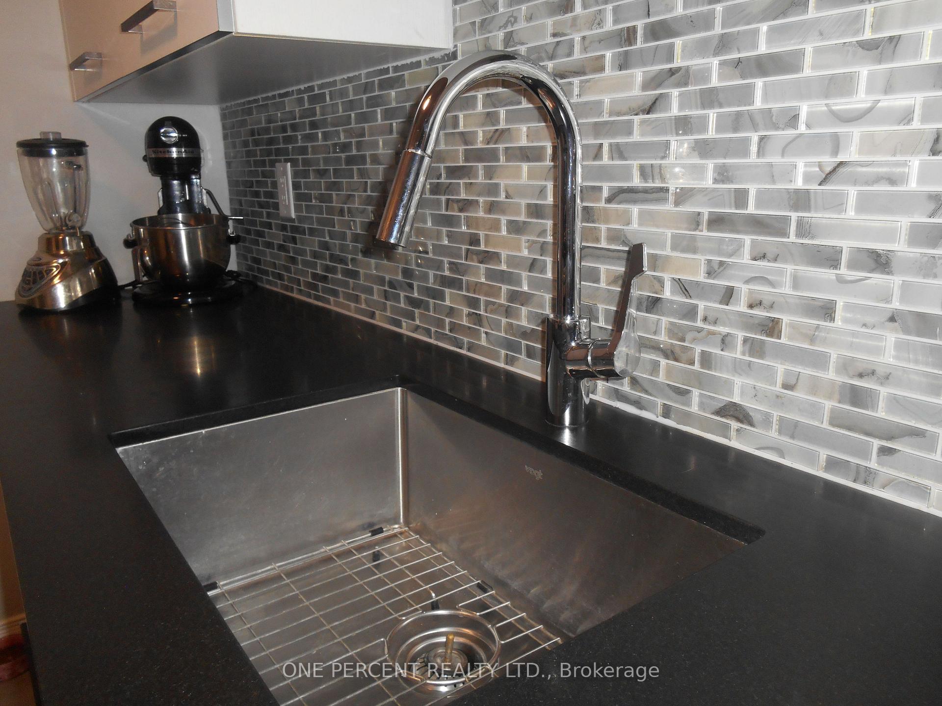 Photo 10 of Unit E4, 167 Edgehill Drive, Barrie, Edgehill Drive — HOMEH