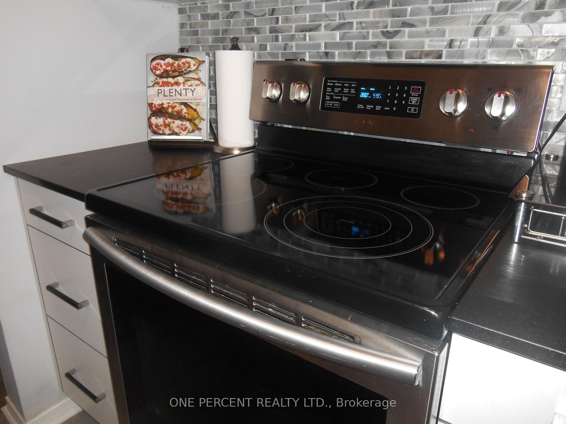 Photo 2 of Unit E4, 167 Edgehill Drive, Barrie, Edgehill Drive — HOMEH
