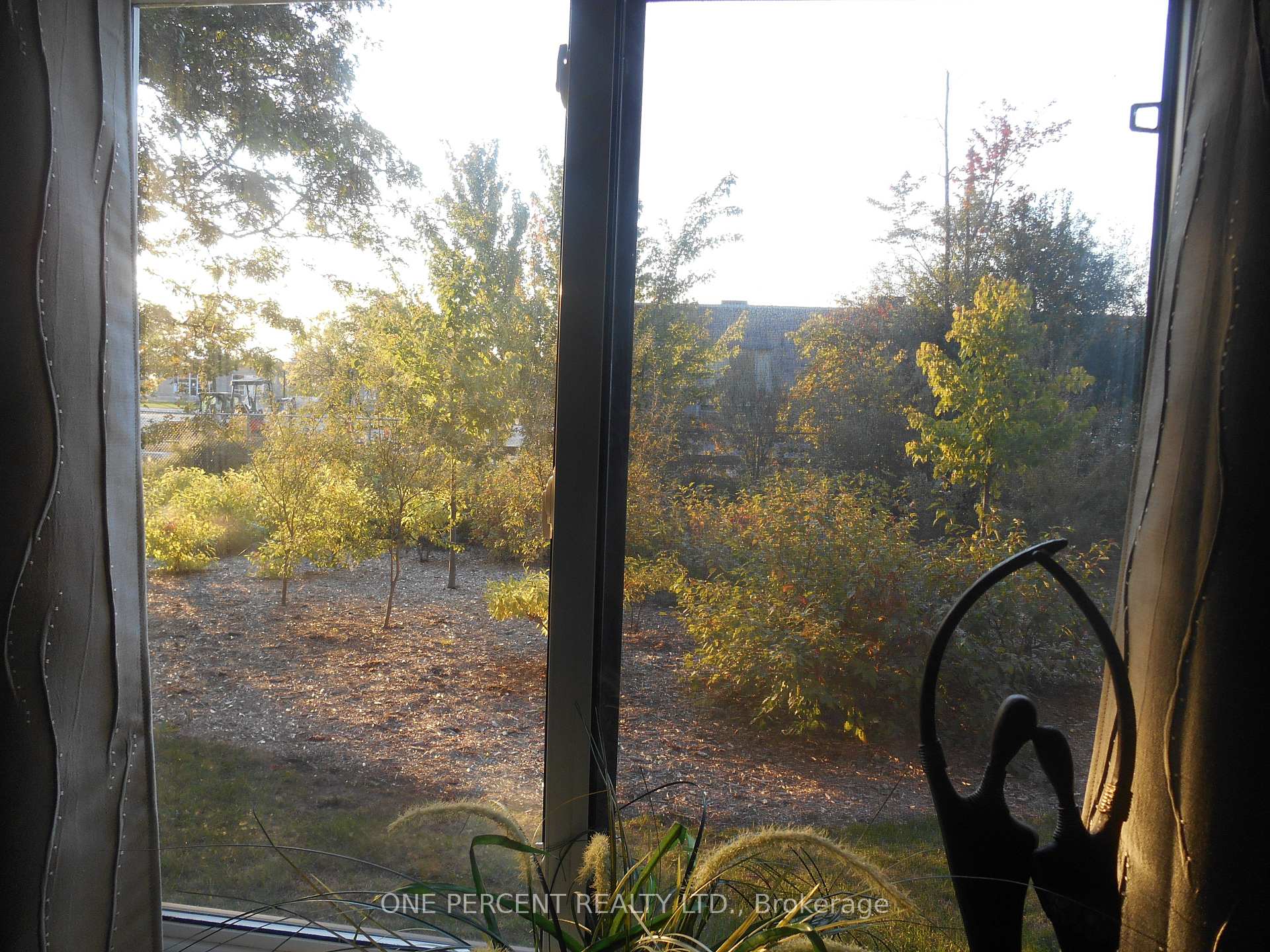 Photo 11 of Unit E4, 167 Edgehill Drive, Barrie, Edgehill Drive — HOMEH