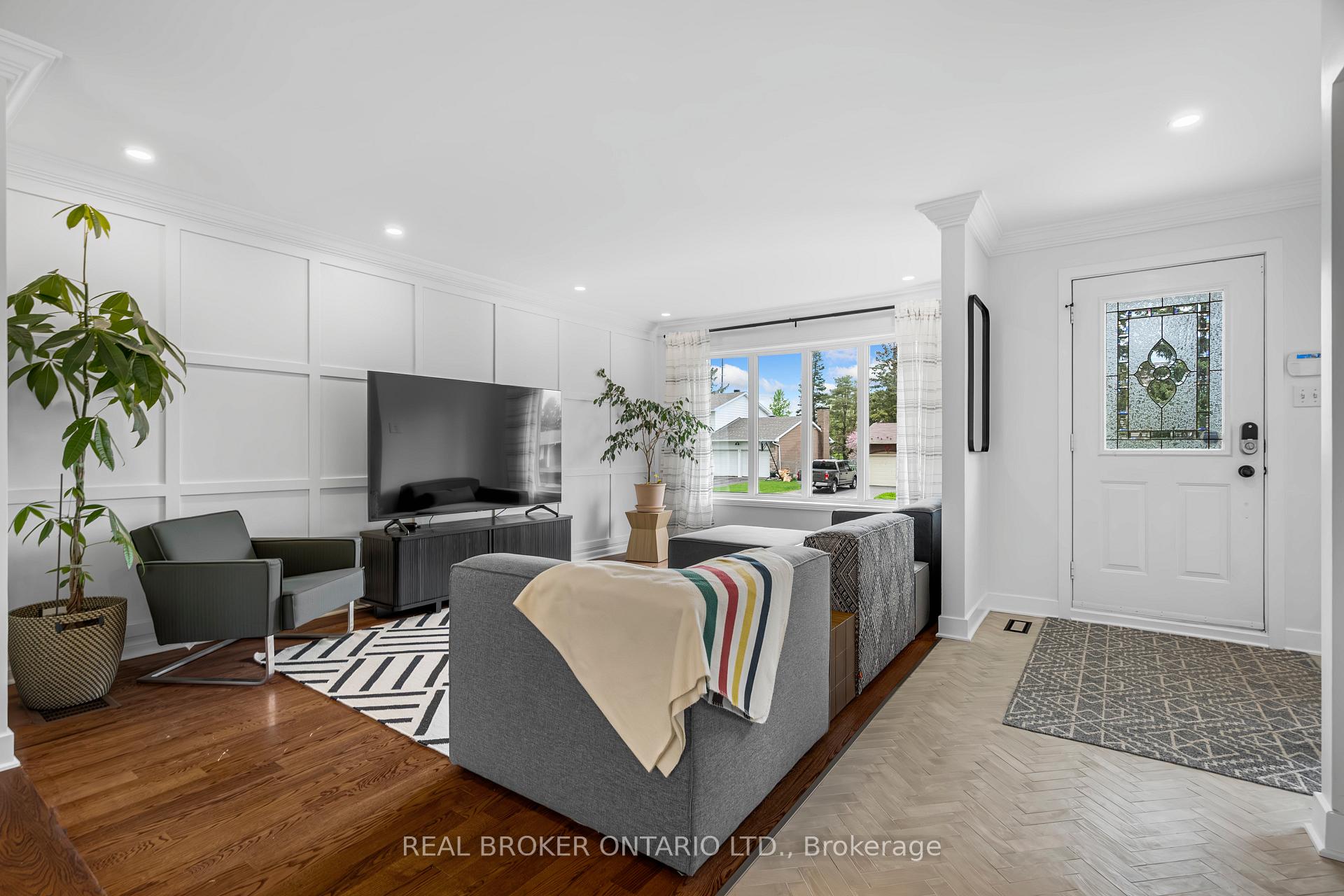 Photo 5 of 16 Langholm Crescent, Ottawa, Barrhaven - Pheasant Run — HOMEH