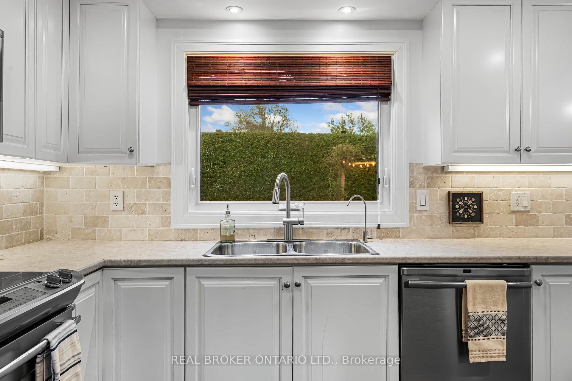 Photo 15 of 16 Langholm Crescent, Ottawa, Barrhaven - Pheasant Run — HOMEH