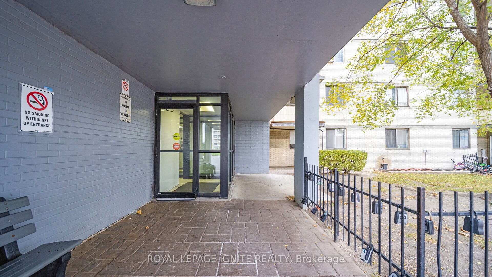 Photo 4 of Unit 810, 320 Dixon Road, Etobicoke, Kingsview Village-The Westway — HOMEH