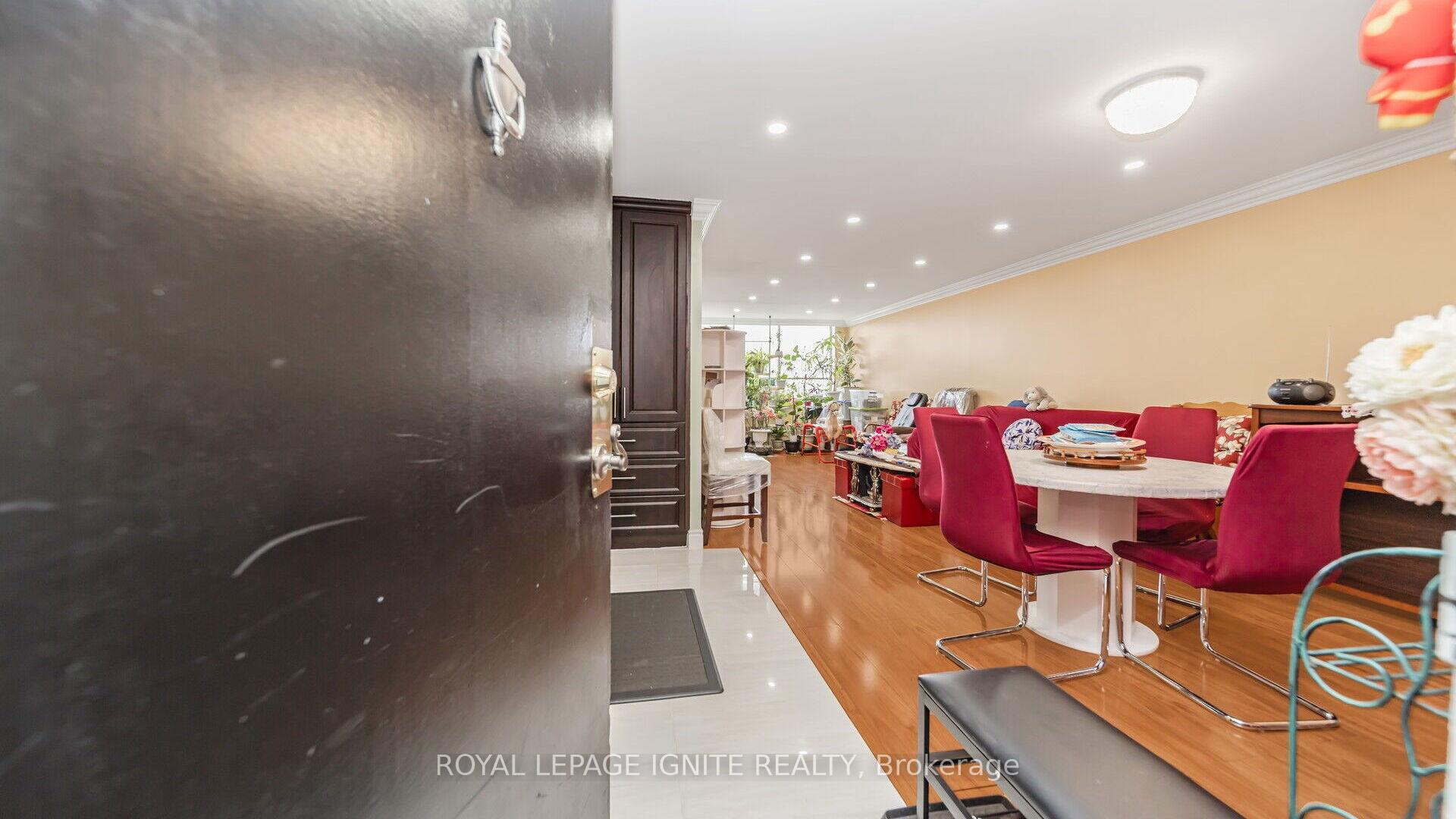 Photo 11 of Unit 810, 320 Dixon Road, Etobicoke, Kingsview Village-The Westway — HOMEH