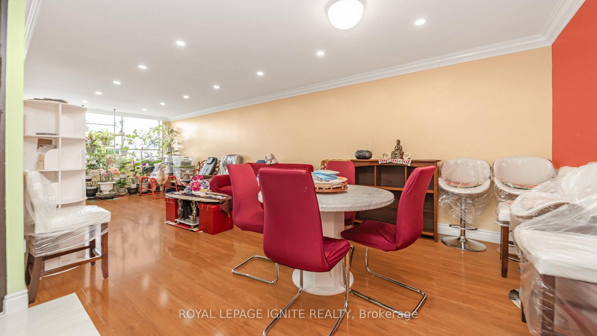 Photo 13 of Unit 810, 320 Dixon Road, Etobicoke, Kingsview Village-The Westway — HOMEH