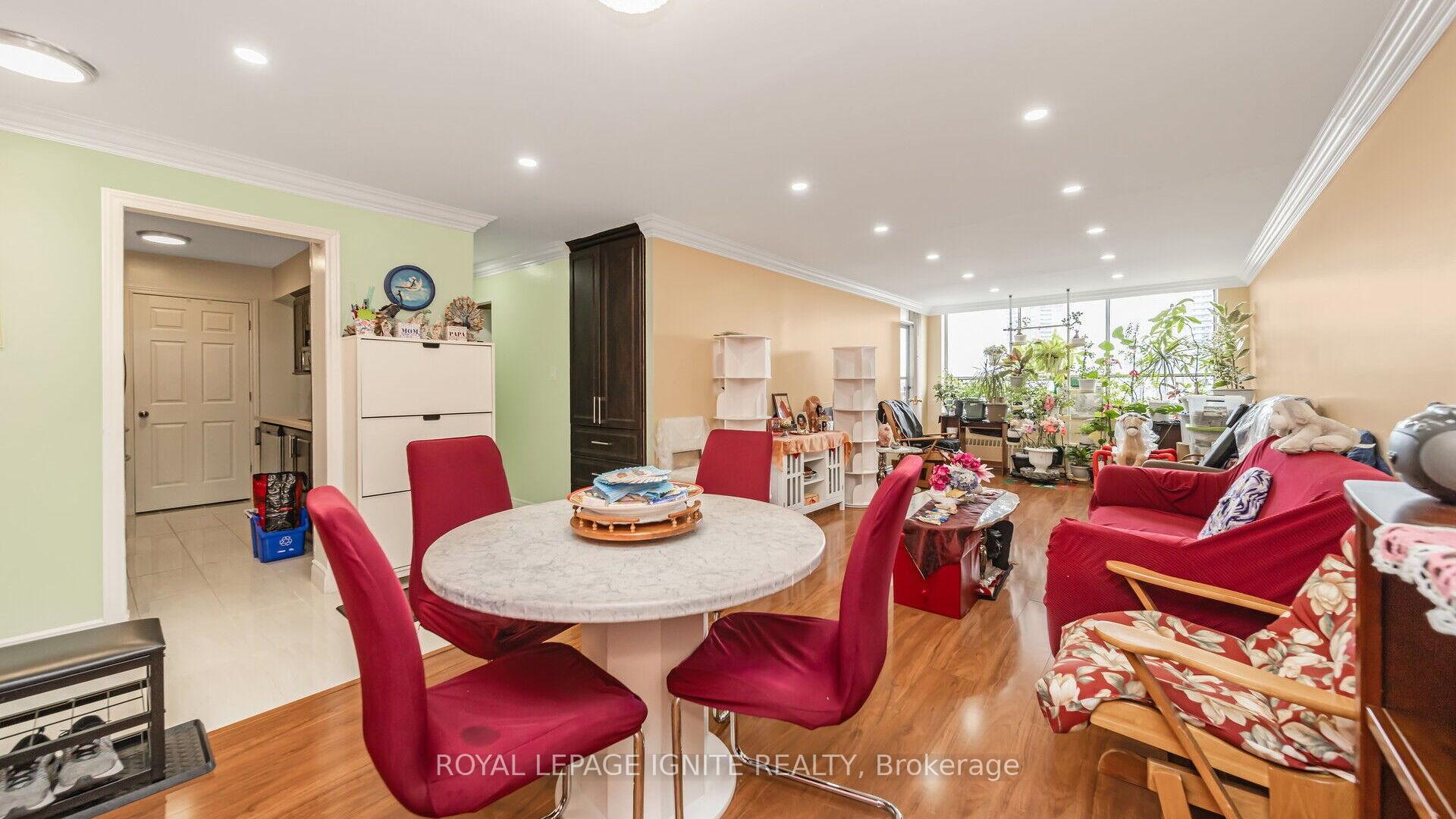Photo 10 of Unit 810, 320 Dixon Road, Etobicoke, Kingsview Village-The Westway — HOMEH