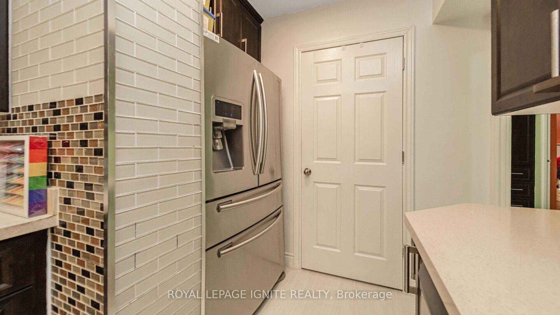 Photo 16 of Unit 810, 320 Dixon Road, Etobicoke, Kingsview Village-The Westway — HOMEH