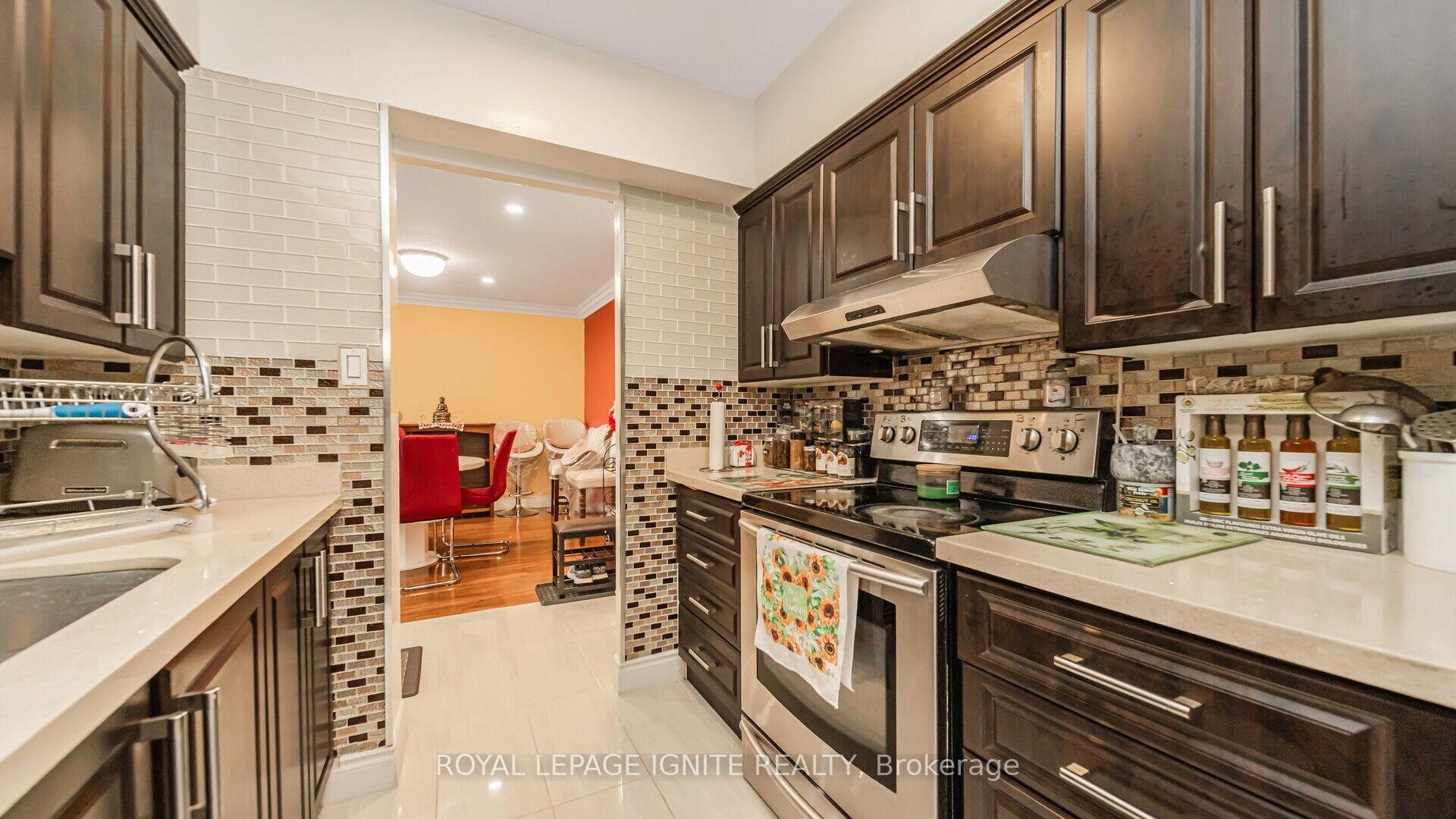 Photo 20 of Unit 810, 320 Dixon Road, Etobicoke, Kingsview Village-The Westway — HOMEH