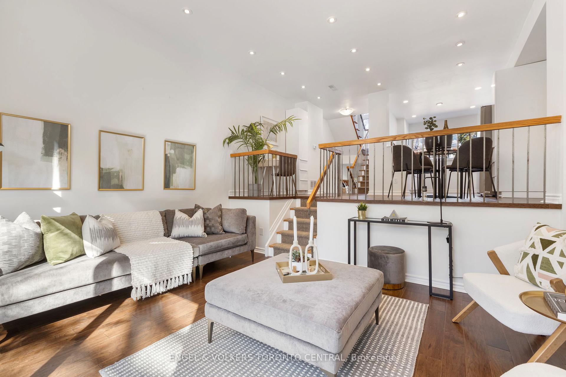 Photo 1 of Unit 5, 155 Woodbine Avenue, Toronto, The Beaches — HOMEH