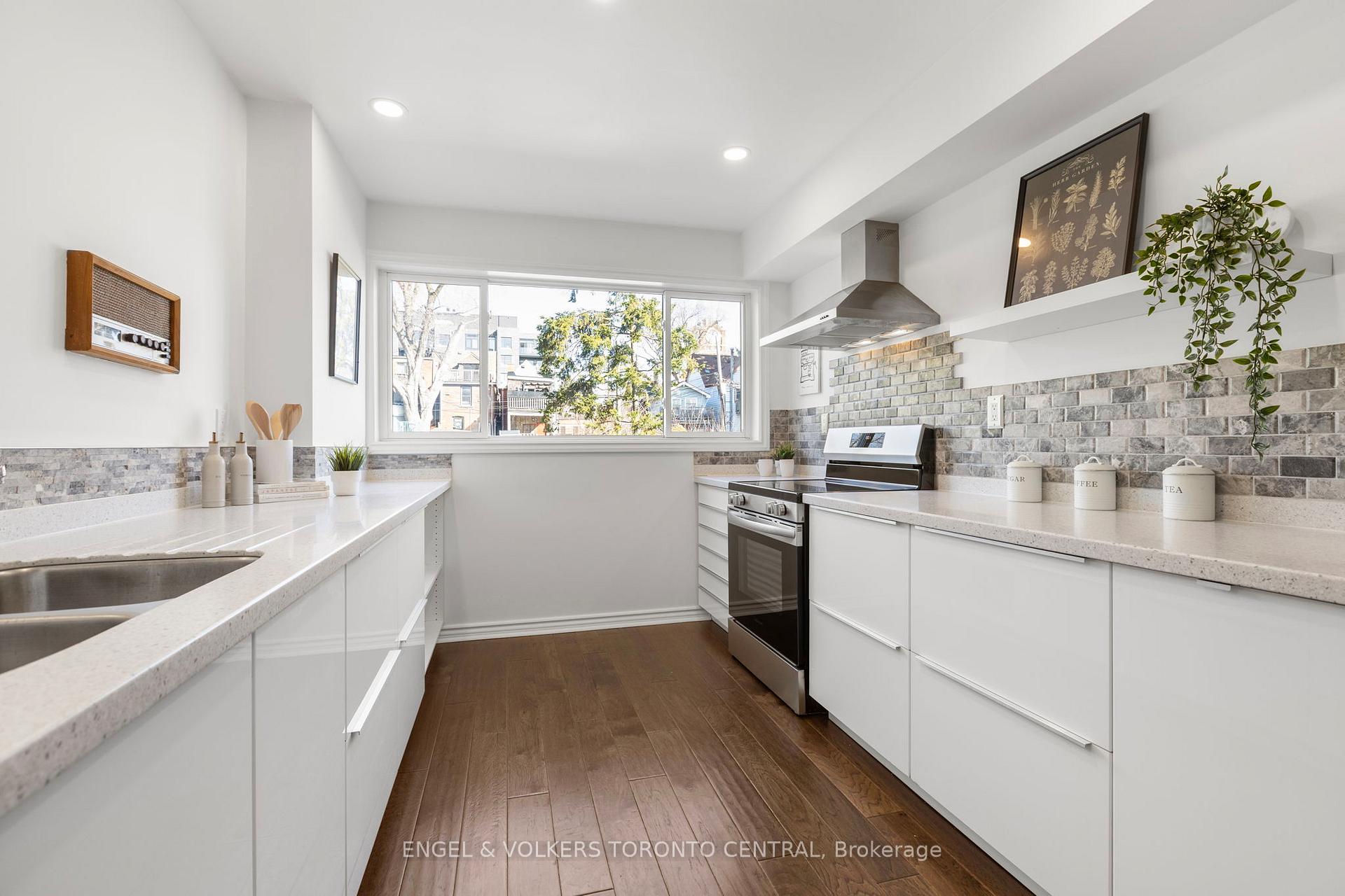 Photo 9 of Unit 5, 155 Woodbine Avenue, Toronto, The Beaches — HOMEH