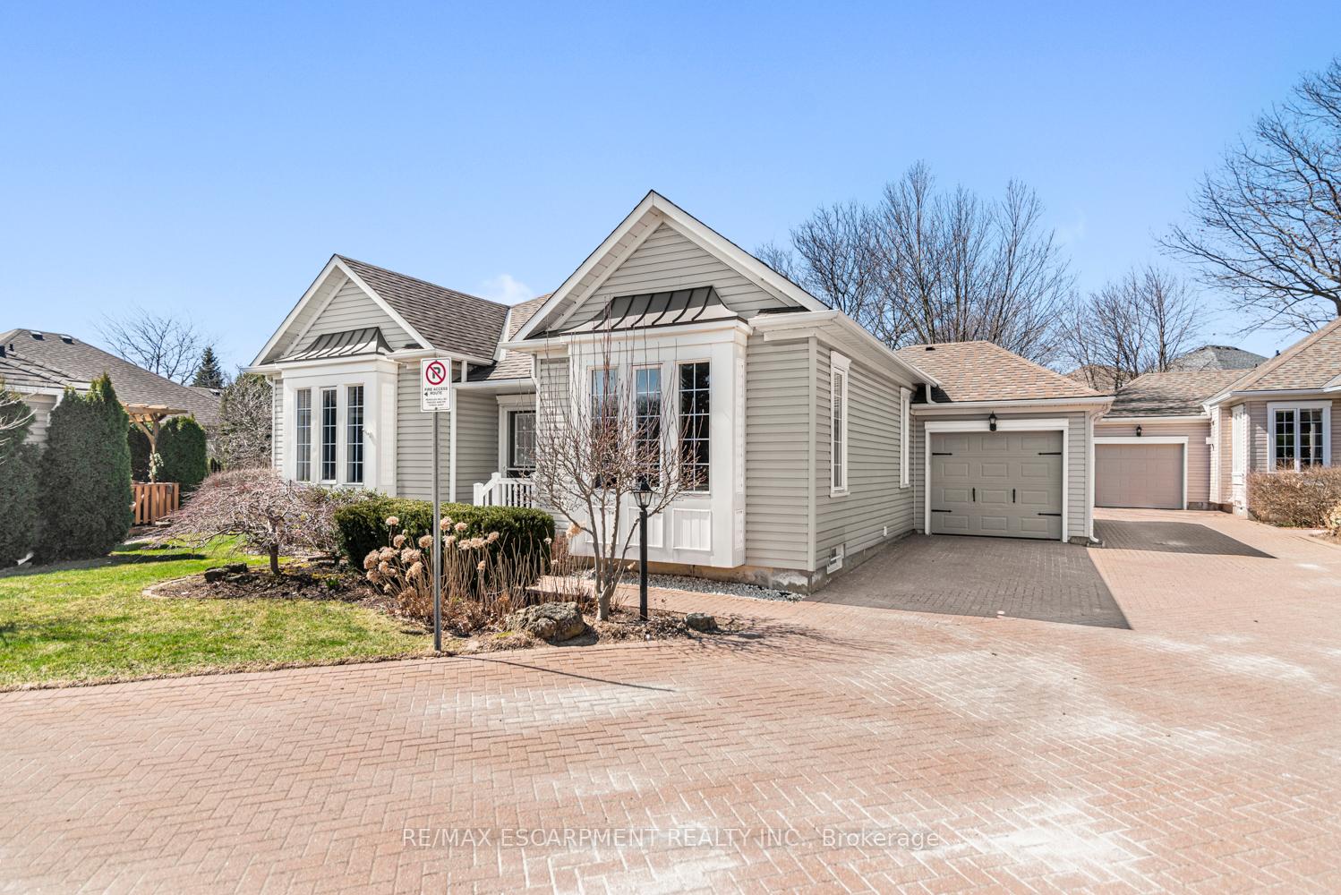 Photo 4 of 38 Silverbirch Boulevard, Hamilton, Mount Hope — HOMEH