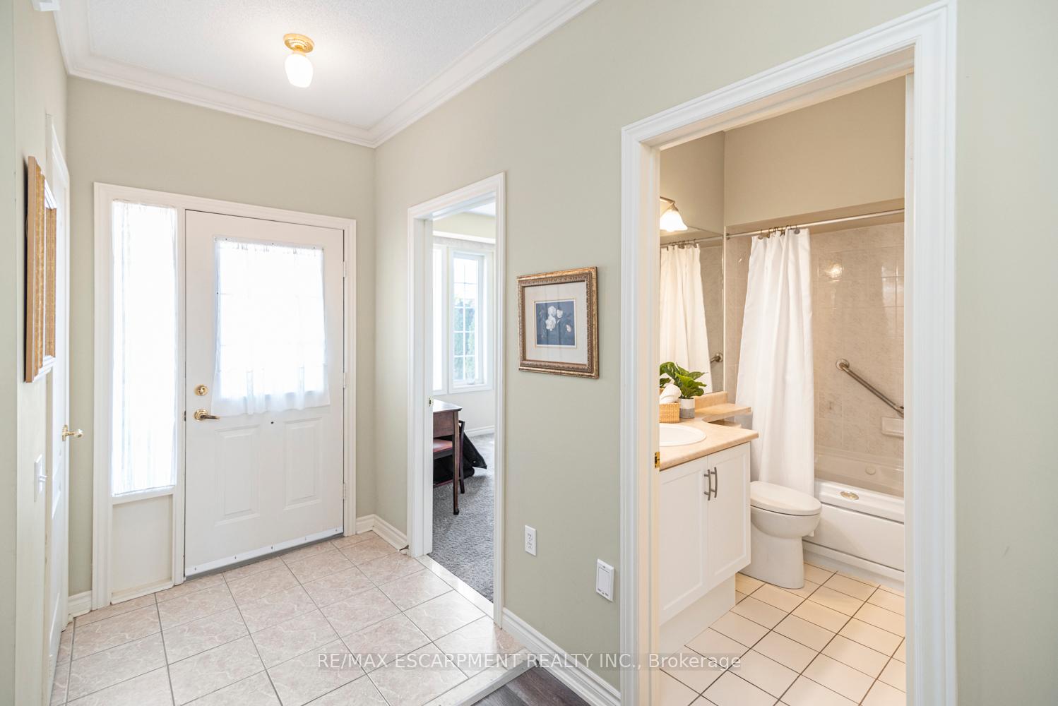 Photo 7 of 38 Silverbirch Boulevard, Hamilton, Mount Hope — HOMEH