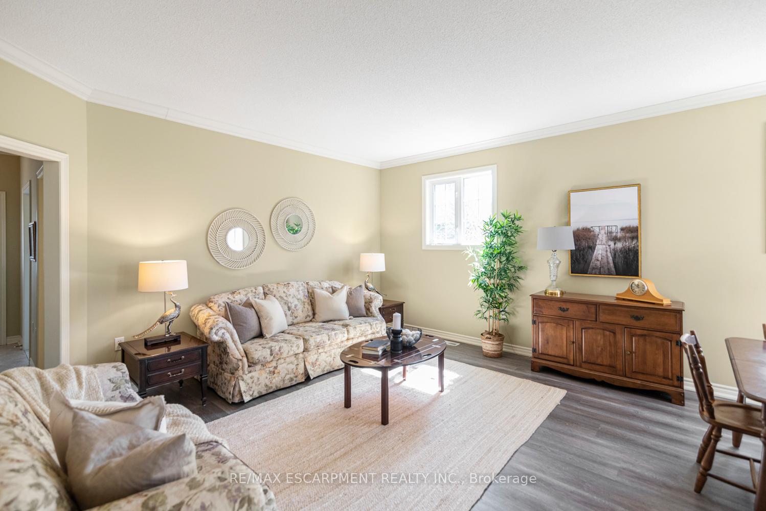 Photo 3 of 38 Silverbirch Boulevard, Hamilton, Mount Hope — HOMEH
