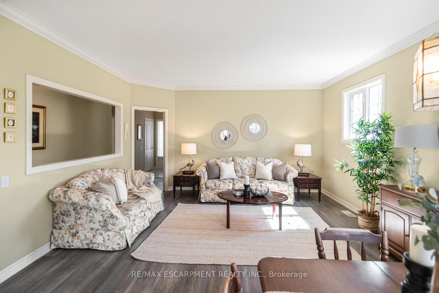 Photo 23 of 38 Silverbirch Boulevard, Hamilton, Mount Hope — HOMEH