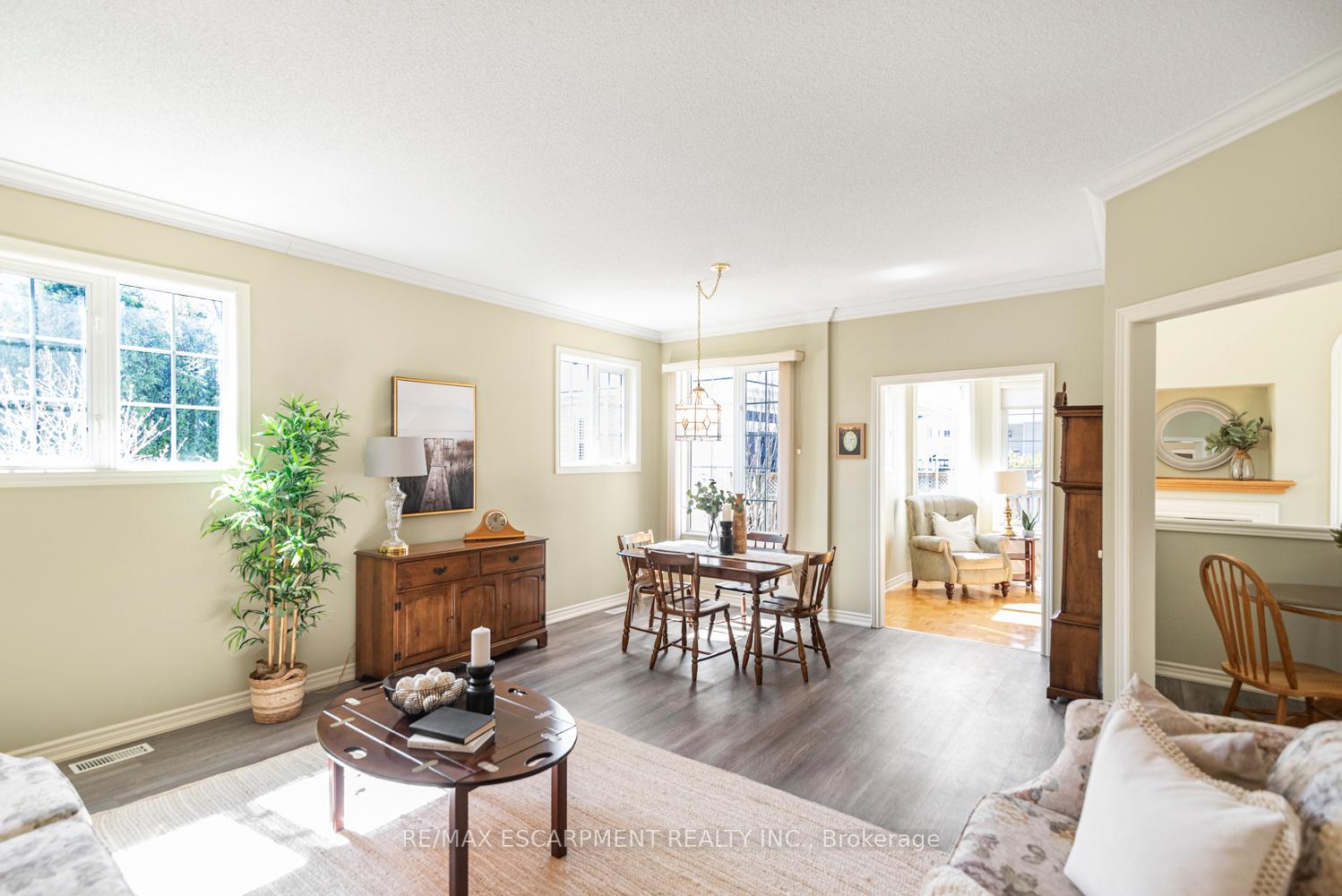 Photo 22 of 38 Silverbirch Boulevard, Hamilton, Mount Hope — HOMEH