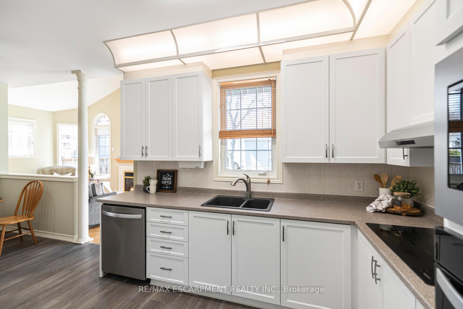 Photo 2 of 38 Silverbirch Boulevard, Hamilton, Mount Hope — HOMEH