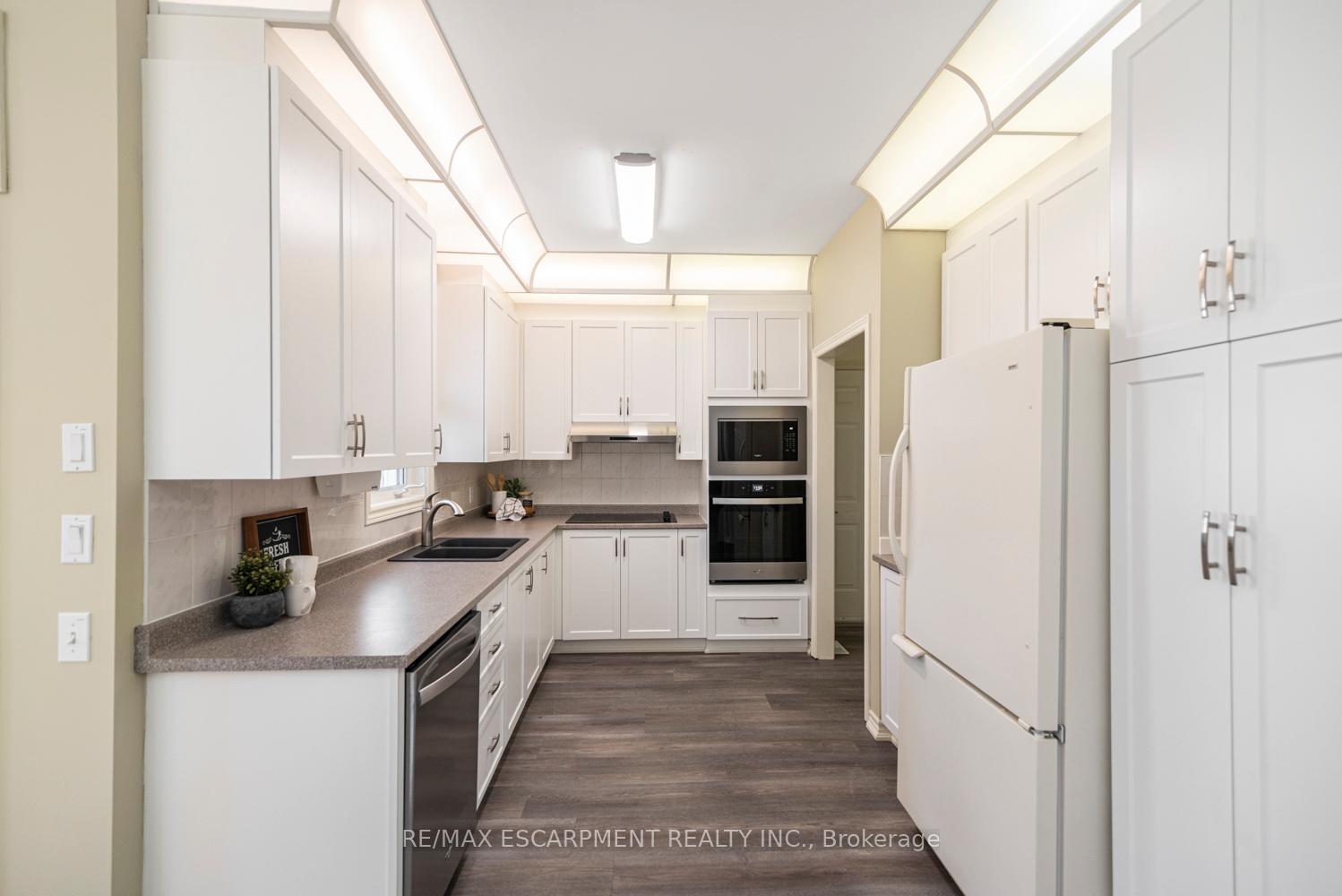Photo 6 of 38 Silverbirch Boulevard, Hamilton, Mount Hope — HOMEH