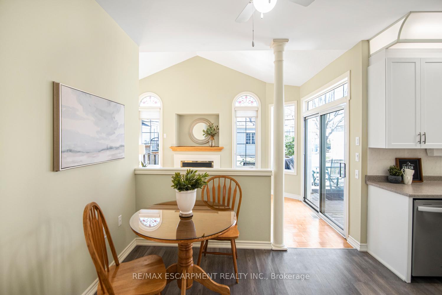 Photo 11 of 38 Silverbirch Boulevard, Hamilton, Mount Hope — HOMEH