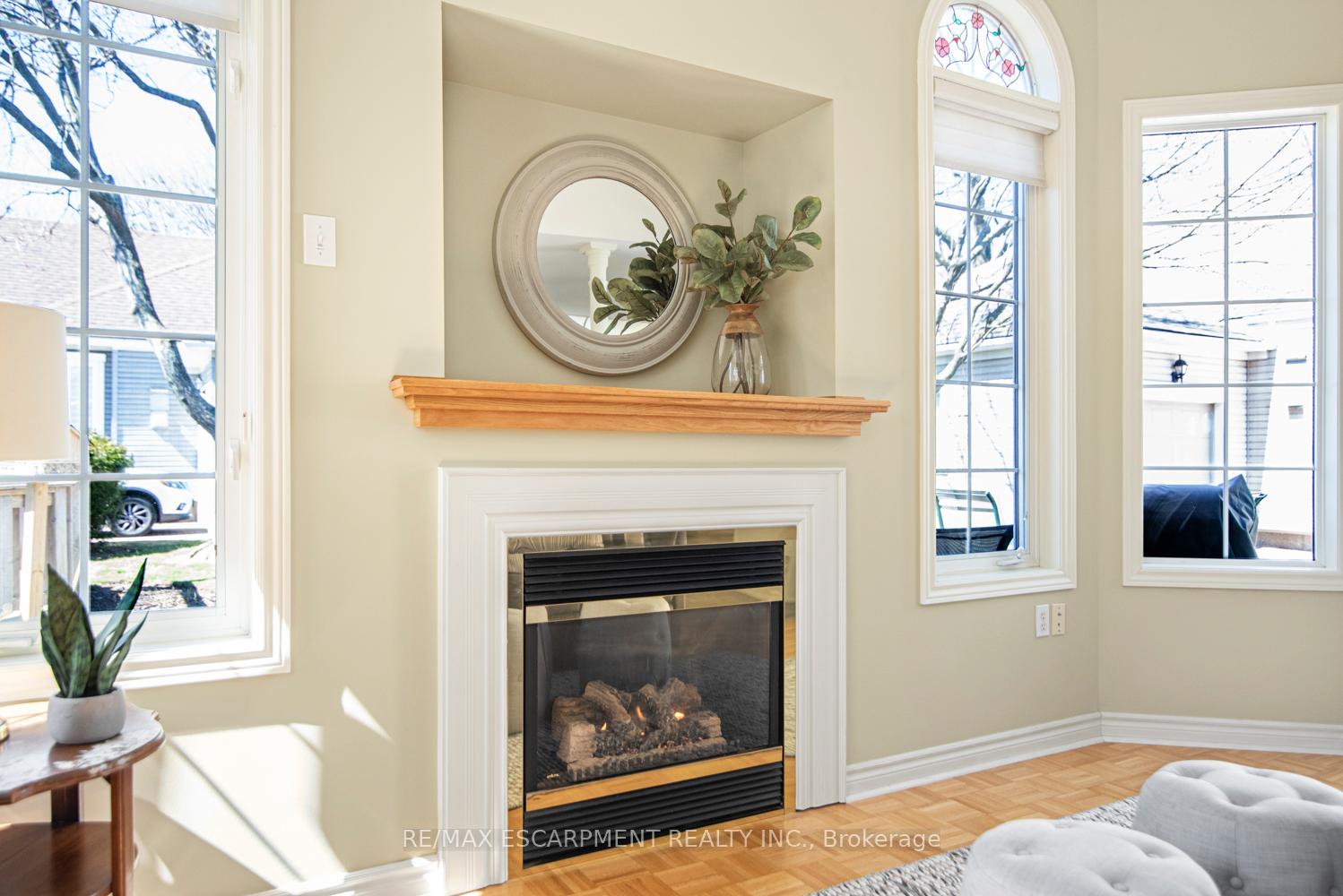 Photo 10 of 38 Silverbirch Boulevard, Hamilton, Mount Hope — HOMEH