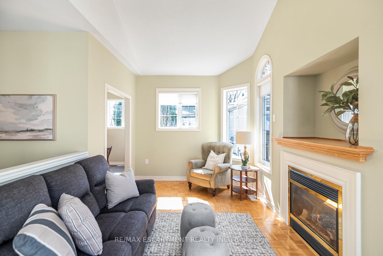 Photo 26 of 38 Silverbirch Boulevard, Hamilton, Mount Hope — HOMEH