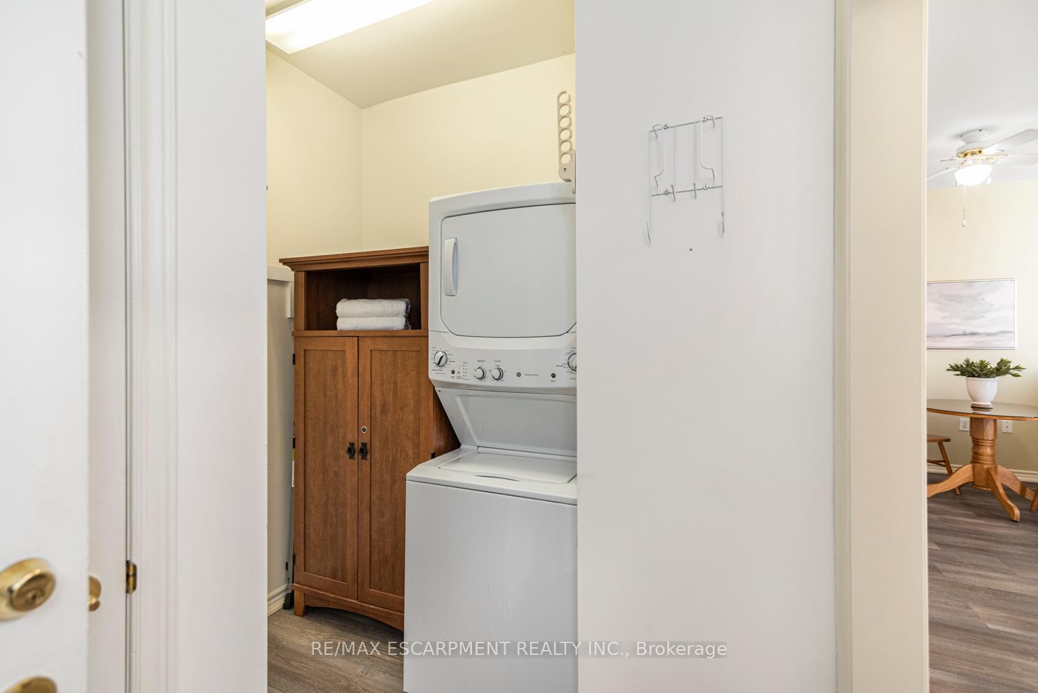 Photo 28 of 38 Silverbirch Boulevard, Hamilton, Mount Hope — HOMEH