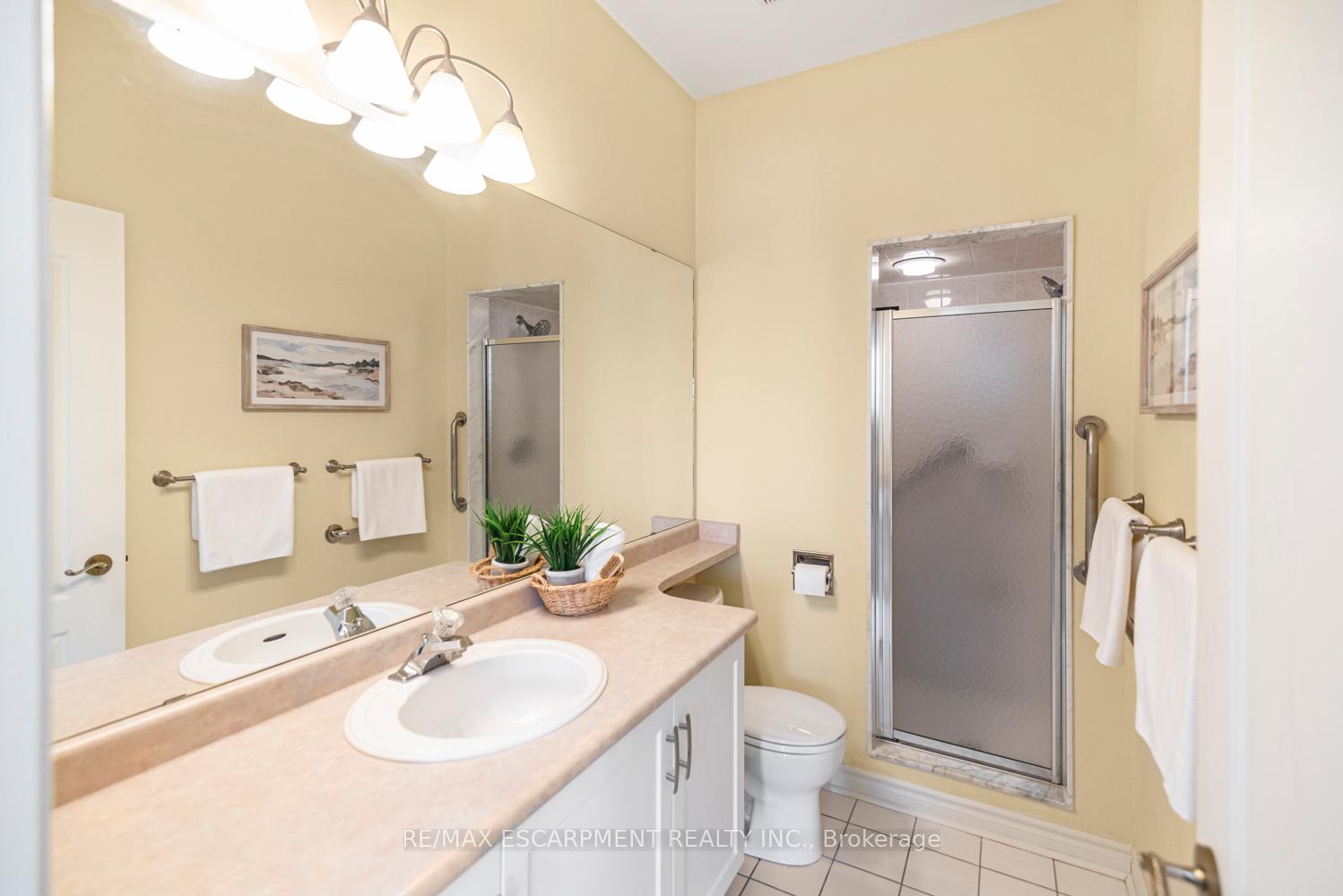 Photo 16 of 38 Silverbirch Boulevard, Hamilton, Mount Hope — HOMEH