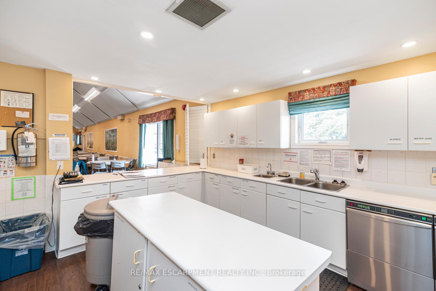 Photo 29 of 38 Silverbirch Boulevard, Hamilton, Mount Hope — HOMEH