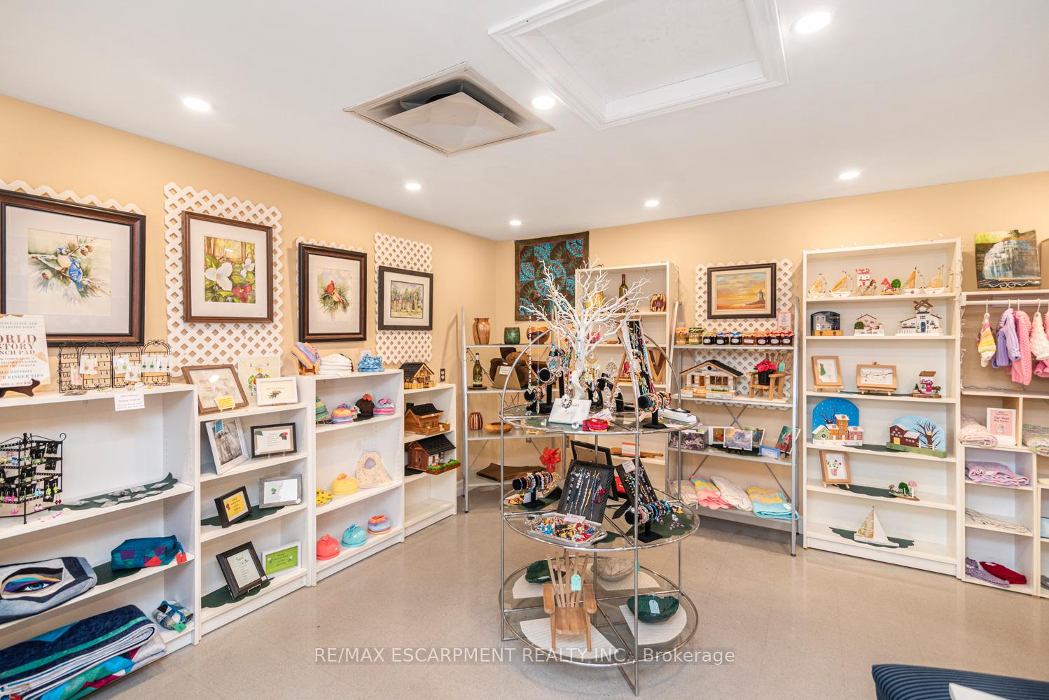 Photo 33 of 38 Silverbirch Boulevard, Hamilton, Mount Hope — HOMEH