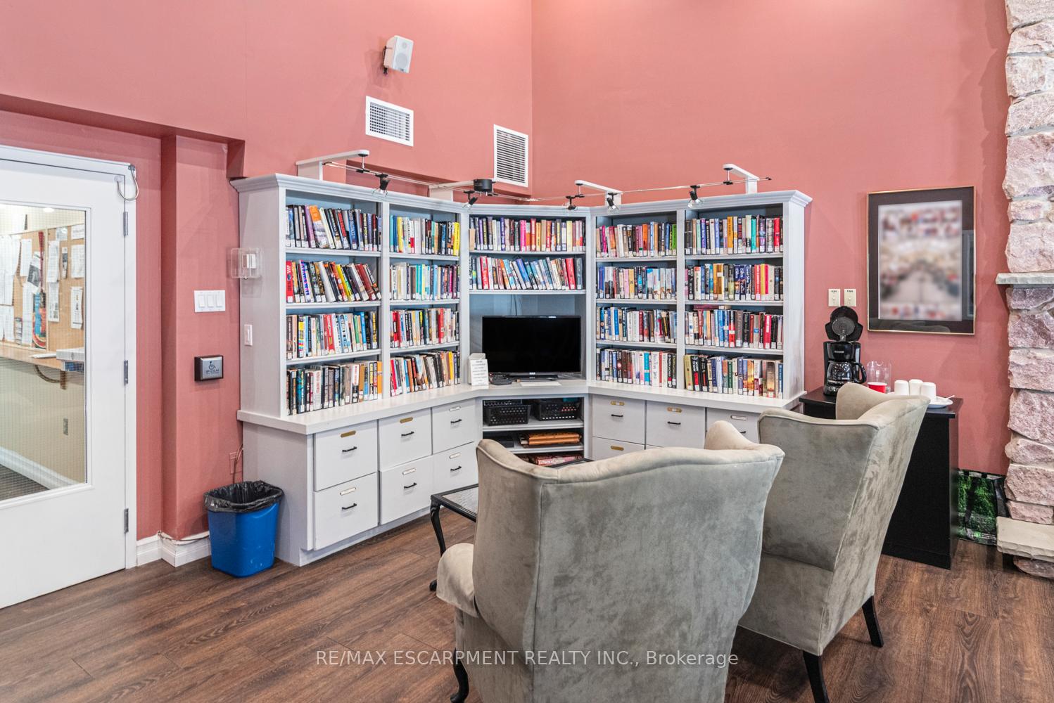 Photo 34 of 38 Silverbirch Boulevard, Hamilton, Mount Hope — HOMEH