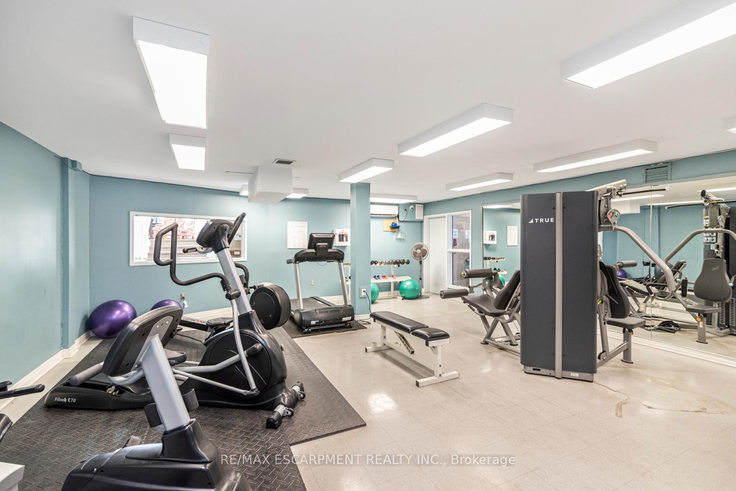Photo 37 of 38 Silverbirch Boulevard, Hamilton, Mount Hope — HOMEH