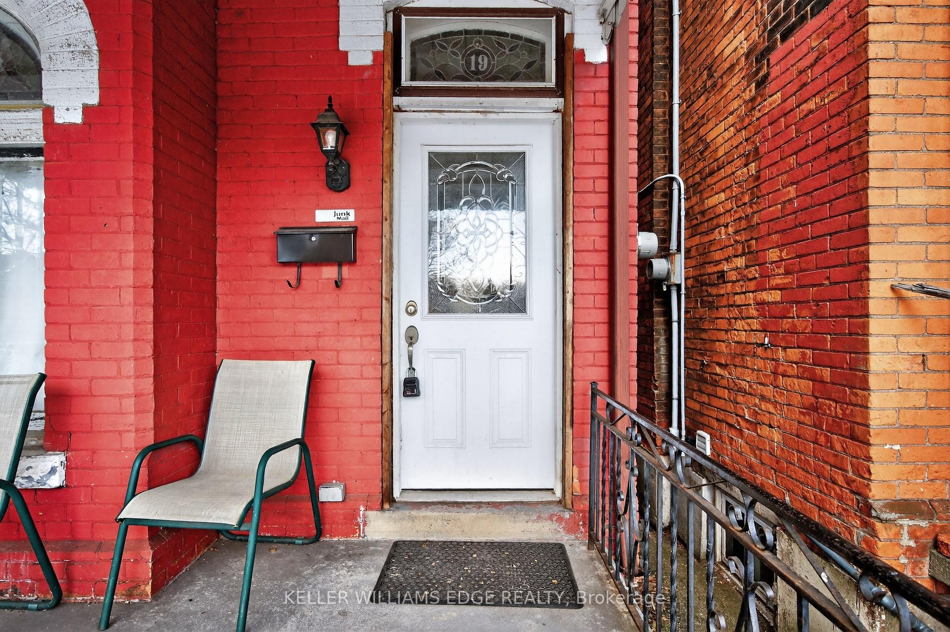Photo 5 of 19 Morden Street, Hamilton, Strathcona — HOMEH