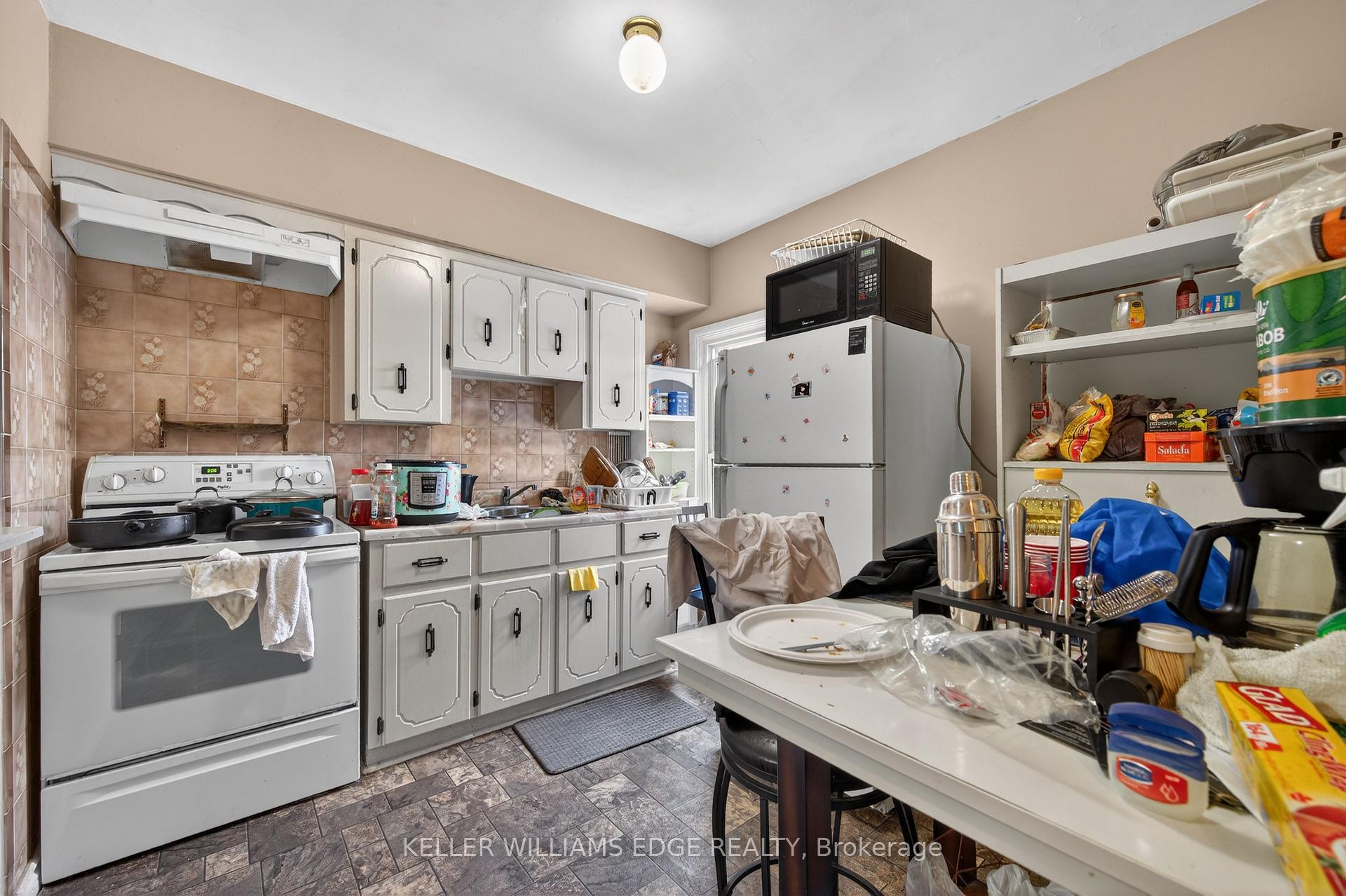 Photo 9 of 19 Morden Street, Hamilton, Strathcona — HOMEH