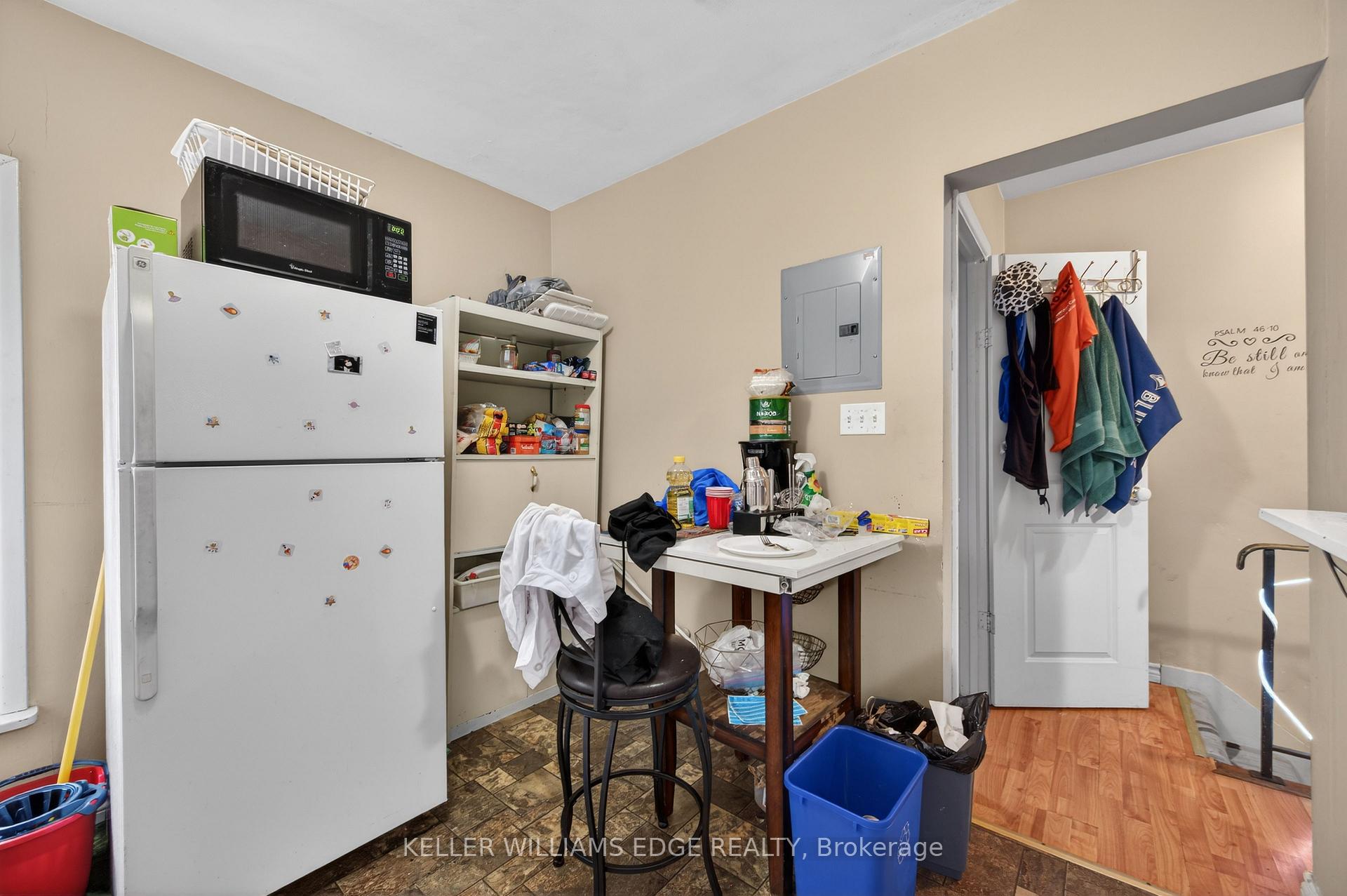 Photo 10 of 19 Morden Street, Hamilton, Strathcona — HOMEH