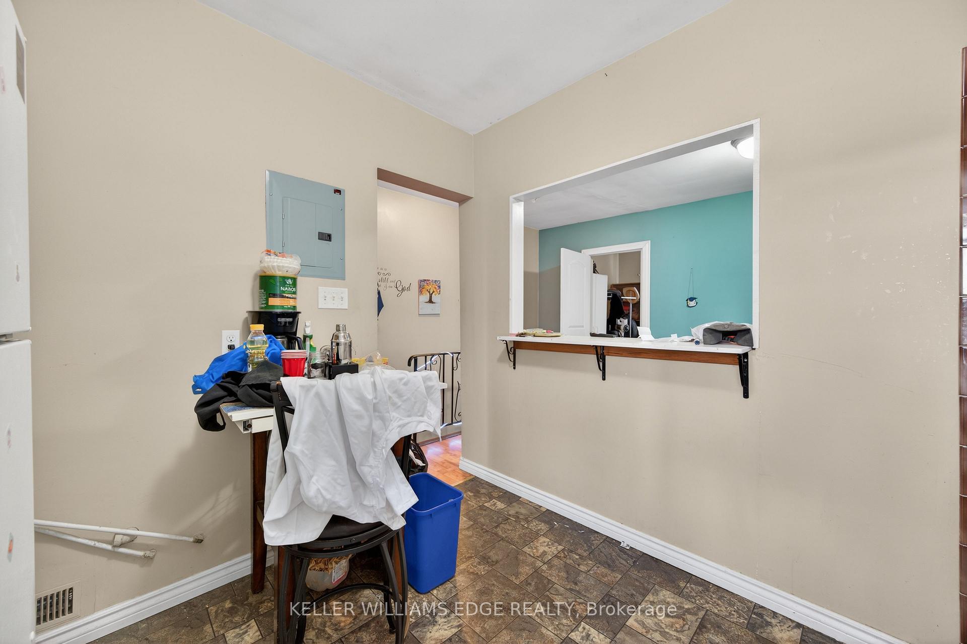 Photo 11 of 19 Morden Street, Hamilton, Strathcona — HOMEH