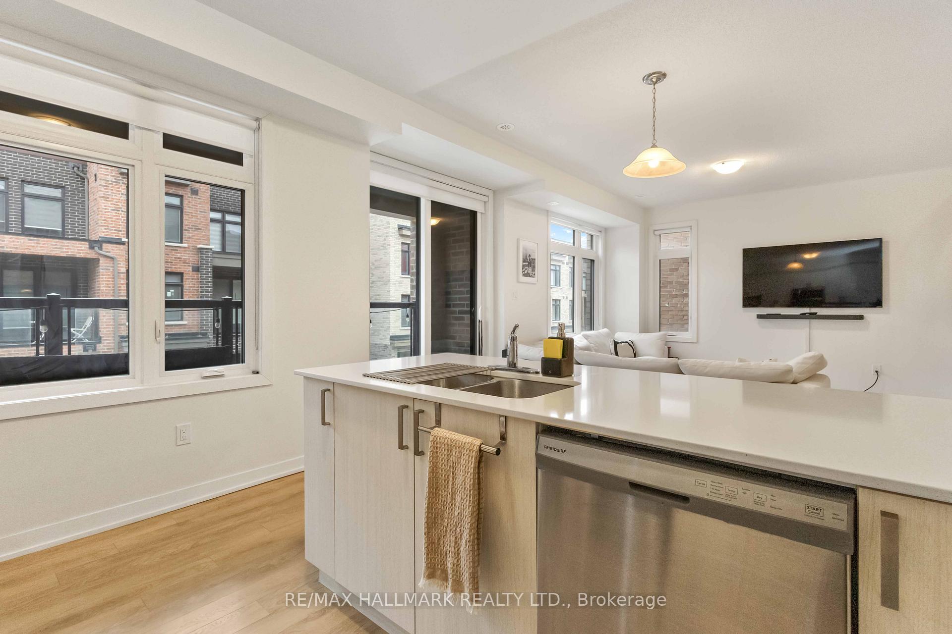 Photo 5 of Unit 901, 1865 Pickering Parkway S, Pickering, Village East — HOMEH