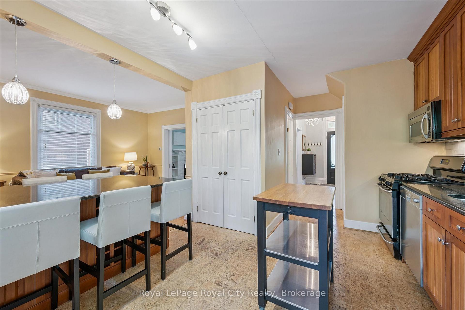 Photo 19 of 146 Cork Street W, Guelph, Downtown — HOMEH