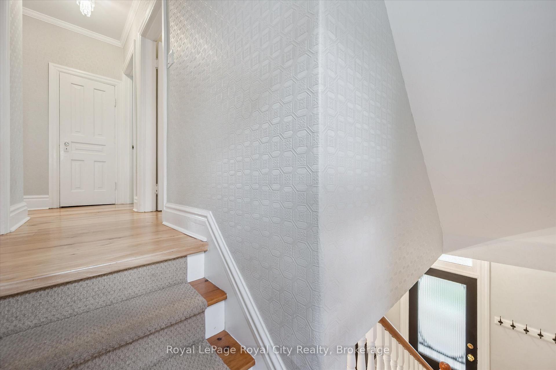 Photo 23 of 146 Cork Street W, Guelph, Downtown — HOMEH